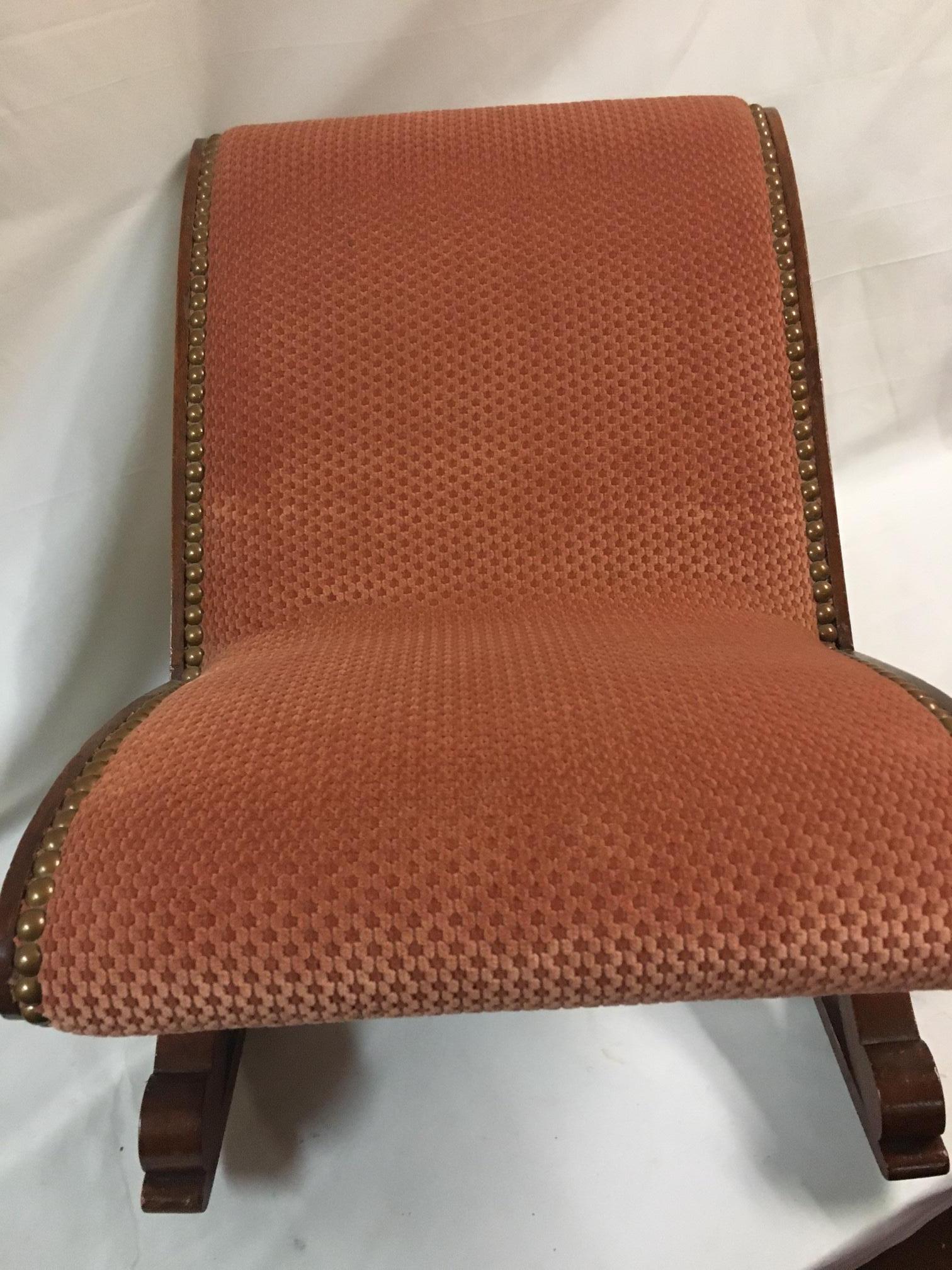 Début du XIXe siècle Tabouret à bascule en acajou sculpté de style Régence anglaise du 19e siècle en vente
