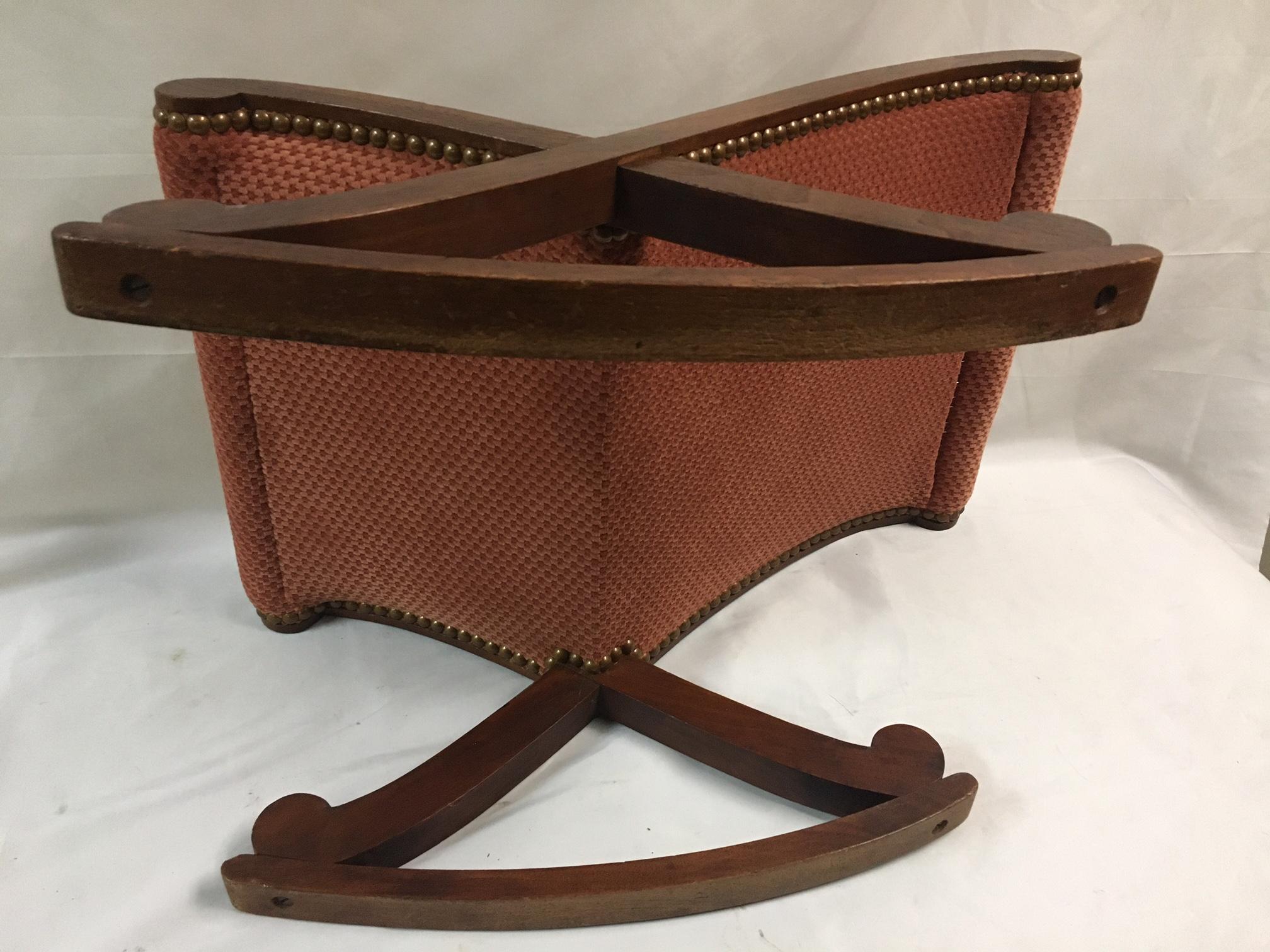 Tabouret à bascule en acajou sculpté de style Régence anglaise du 19e siècle en vente 1