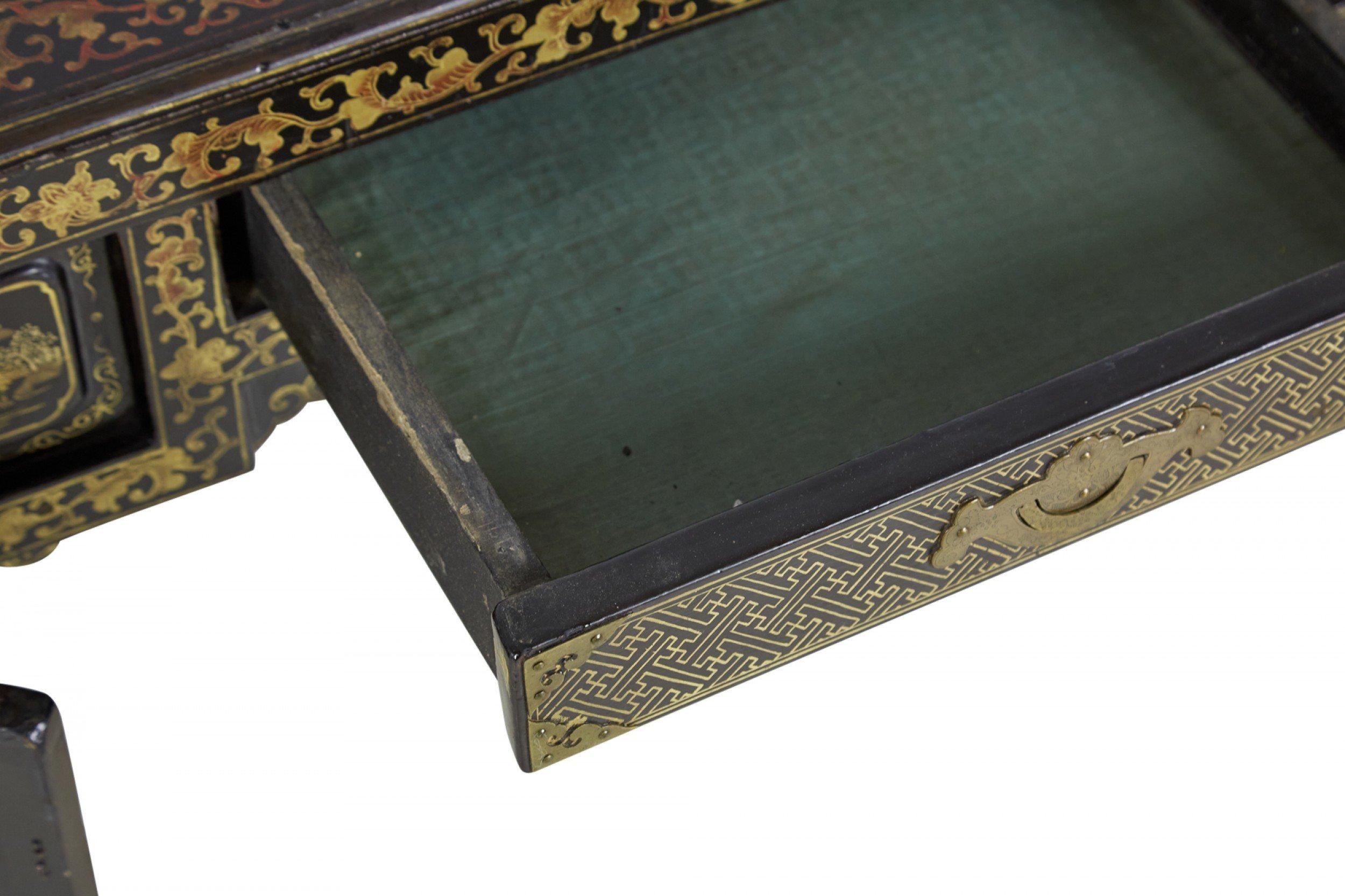 19th Century English Regency Chinese Export Gilt Black Lacquer Desk For Sale 5