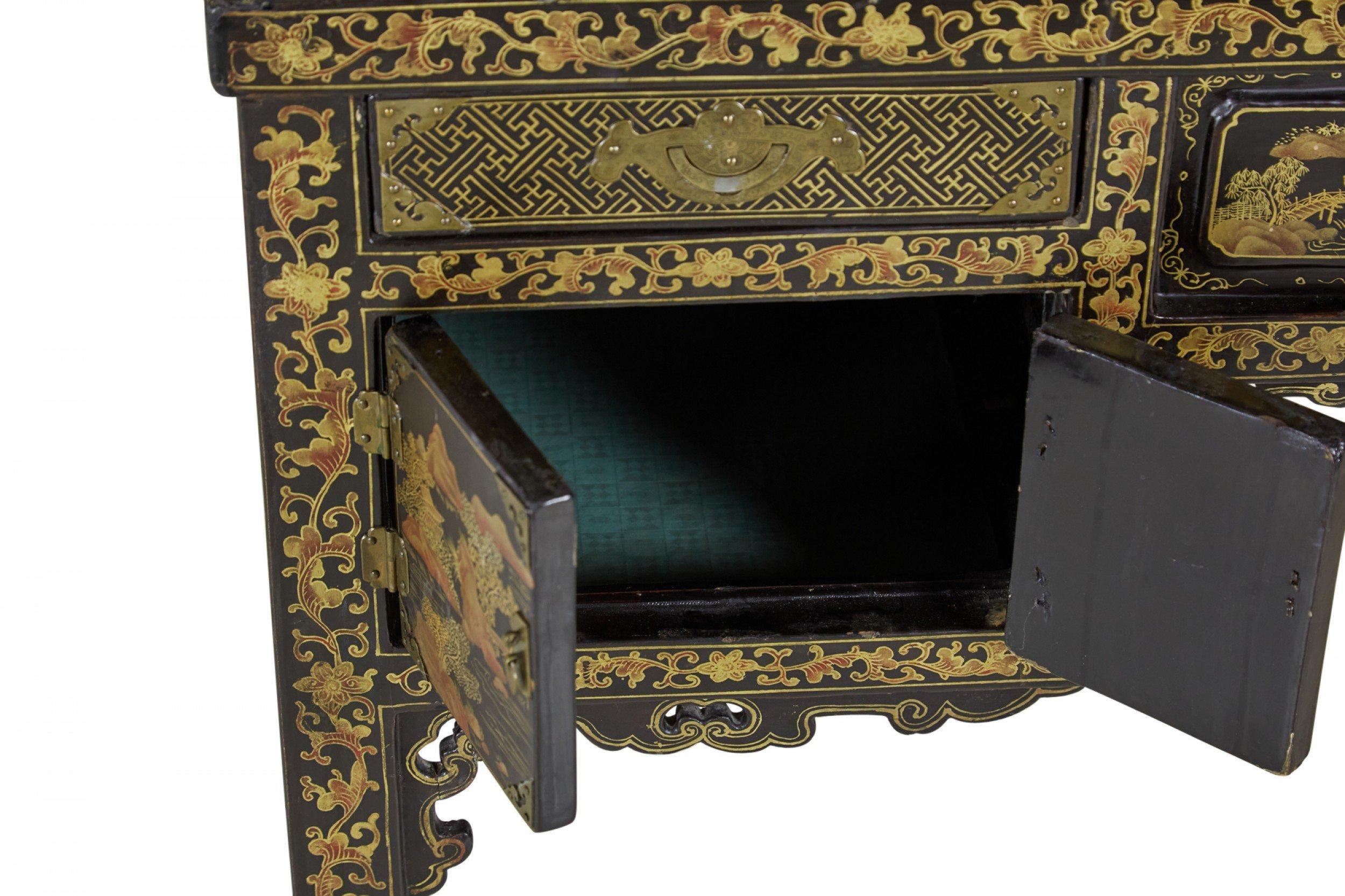 19th Century English Regency Chinese Export Gilt Black Lacquer Desk For Sale 7