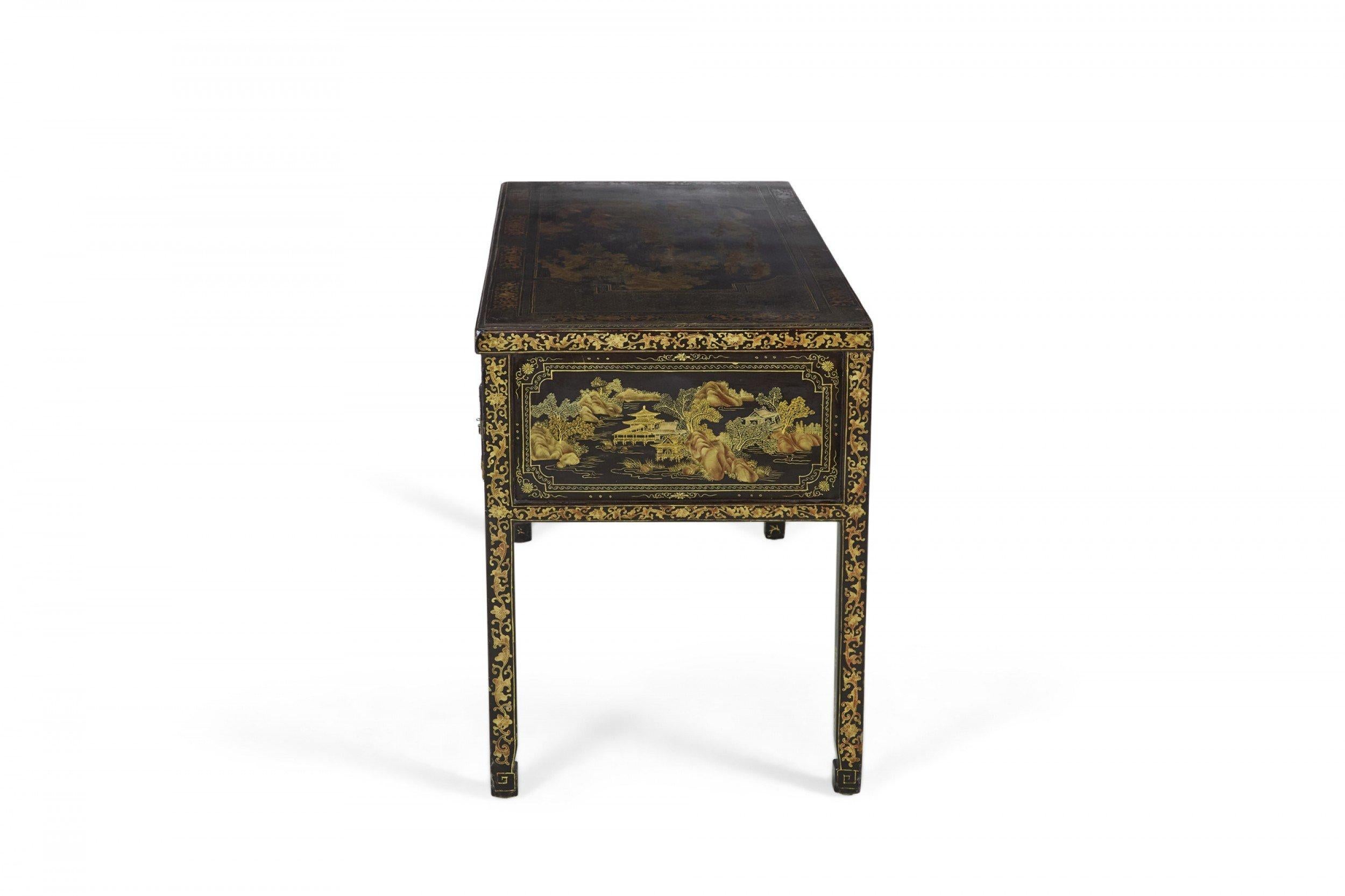 19th Century English Regency Chinese Export Gilt Black Lacquer Desk In Good Condition For Sale In New York, NY