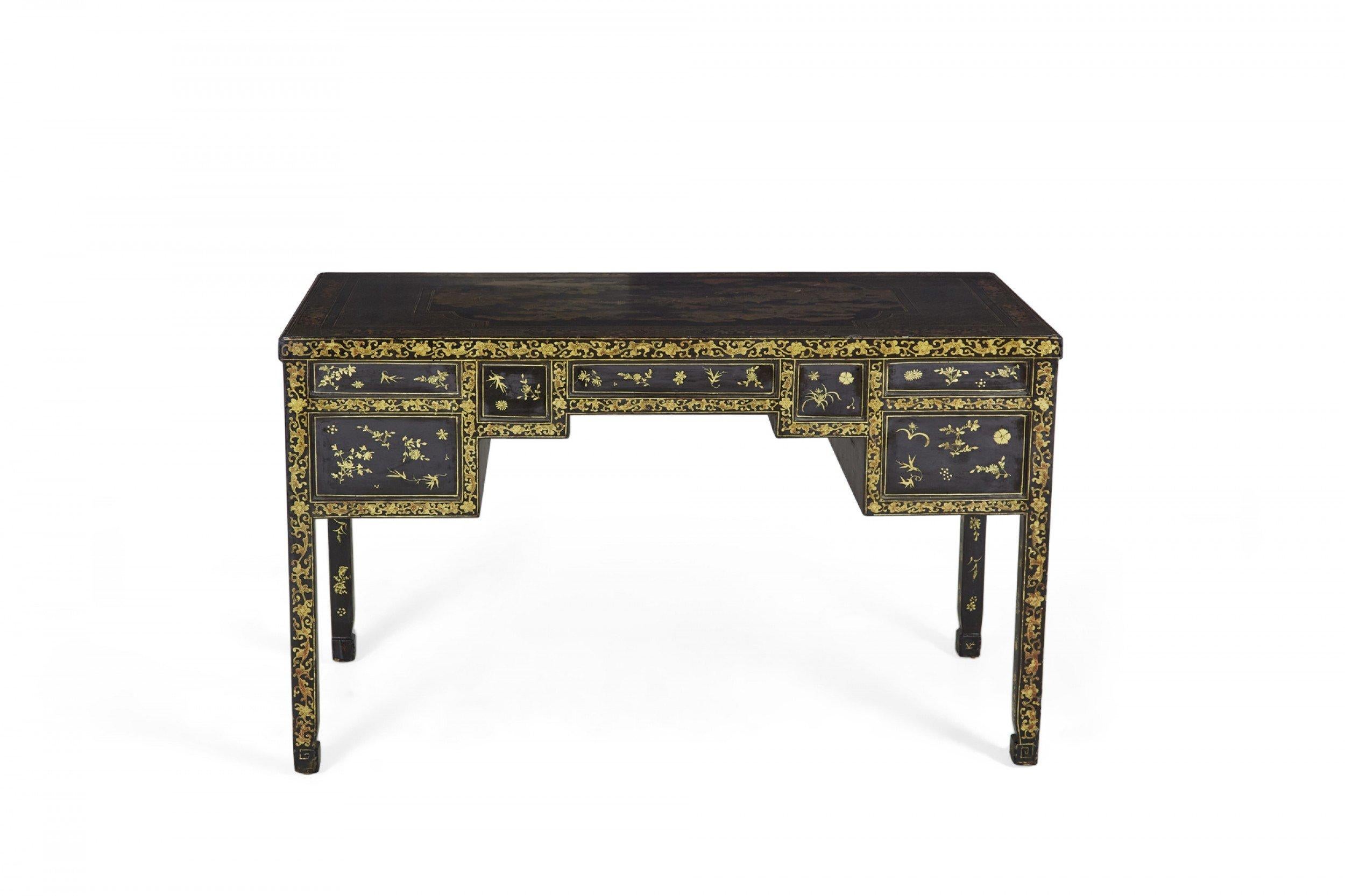19th Century English Regency Chinese Export Gilt Black Lacquer Desk For Sale 1