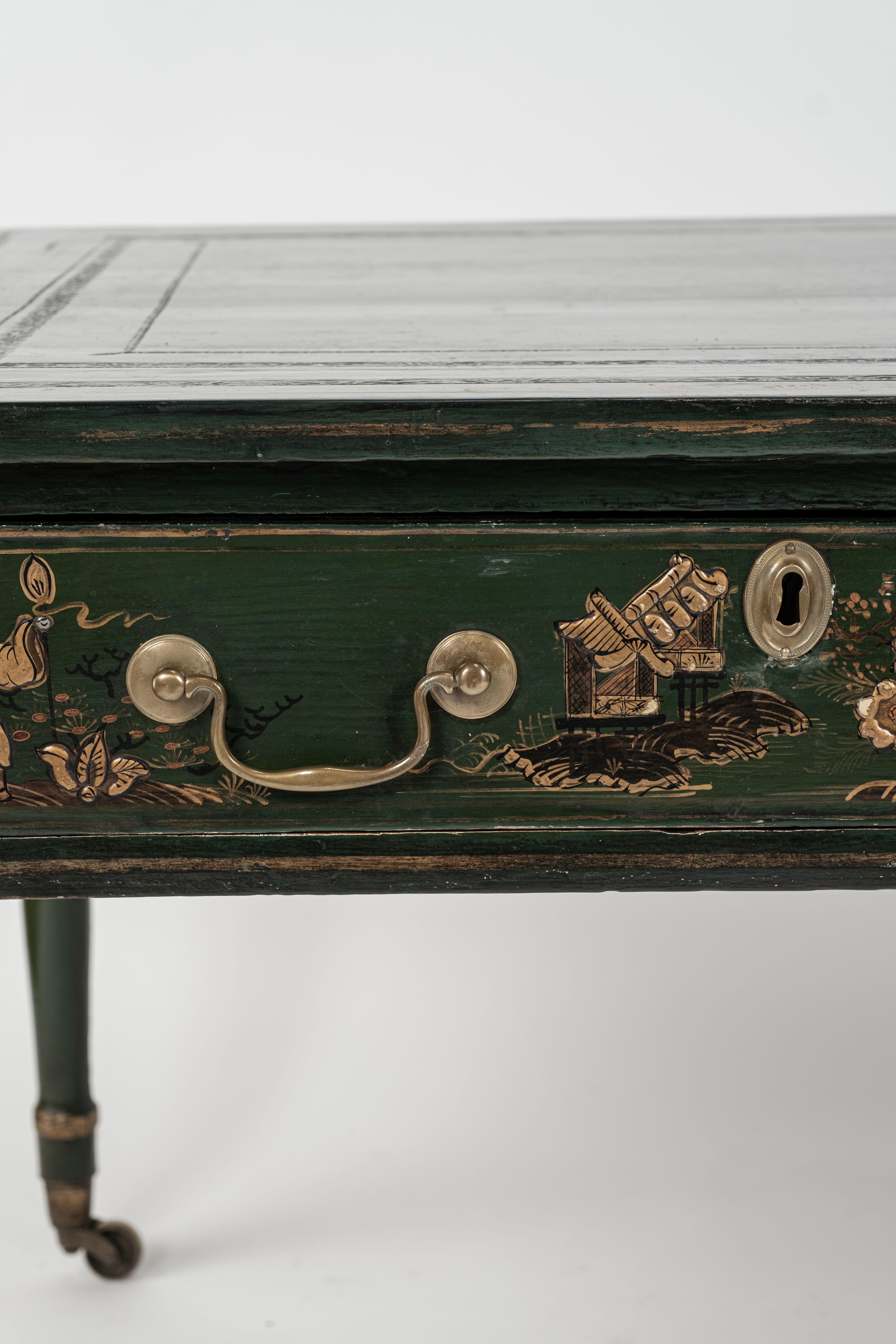 Englischer Regency-Chinoiserie-Bibliotheks-Schreibtisch oder Tisch aus dem 19. Jahrhundert (Leder) im Angebot