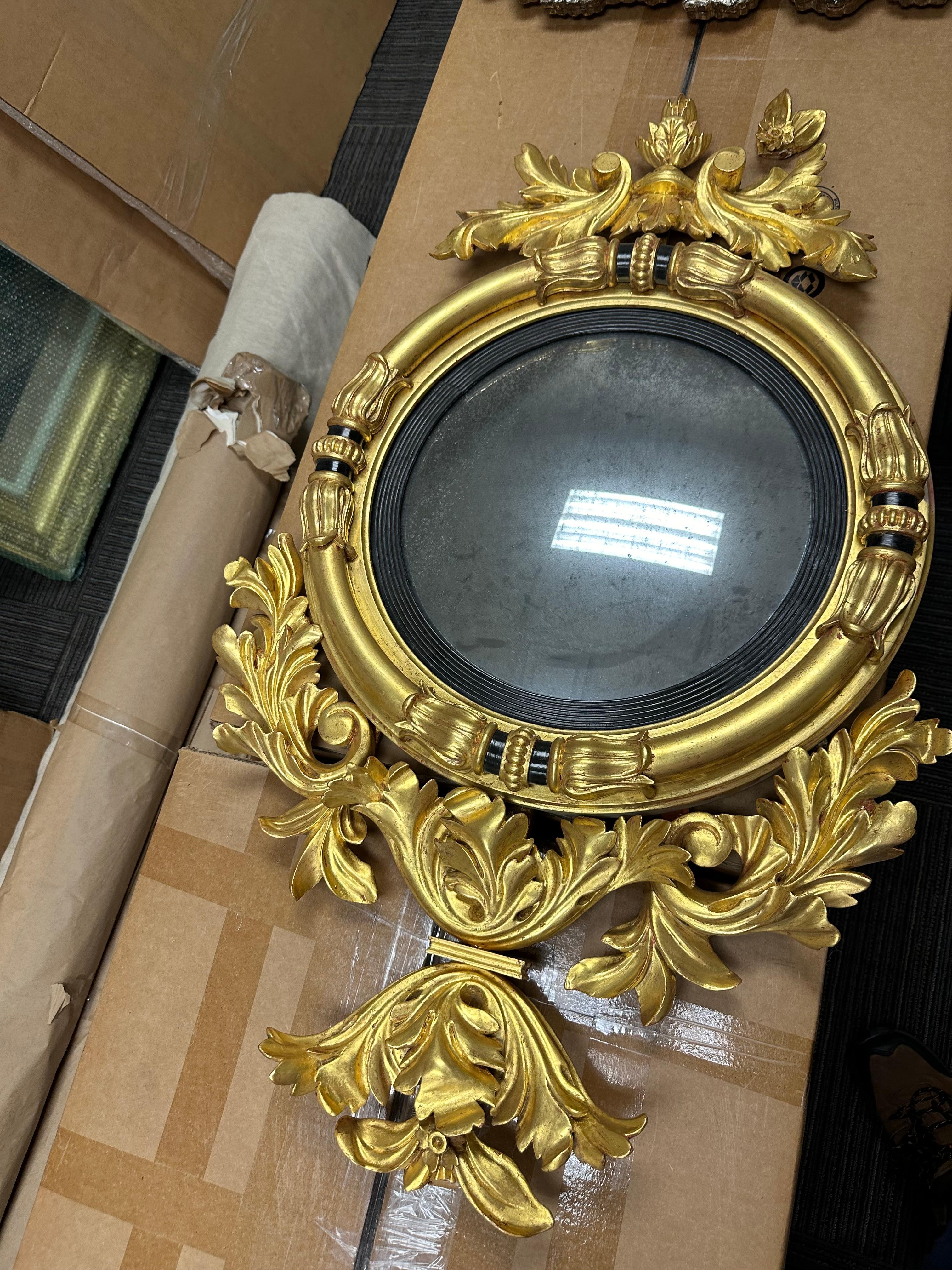 19th Century English Regency Giltwood Convex Mirror In Good Condition For Sale In Dallas, TX