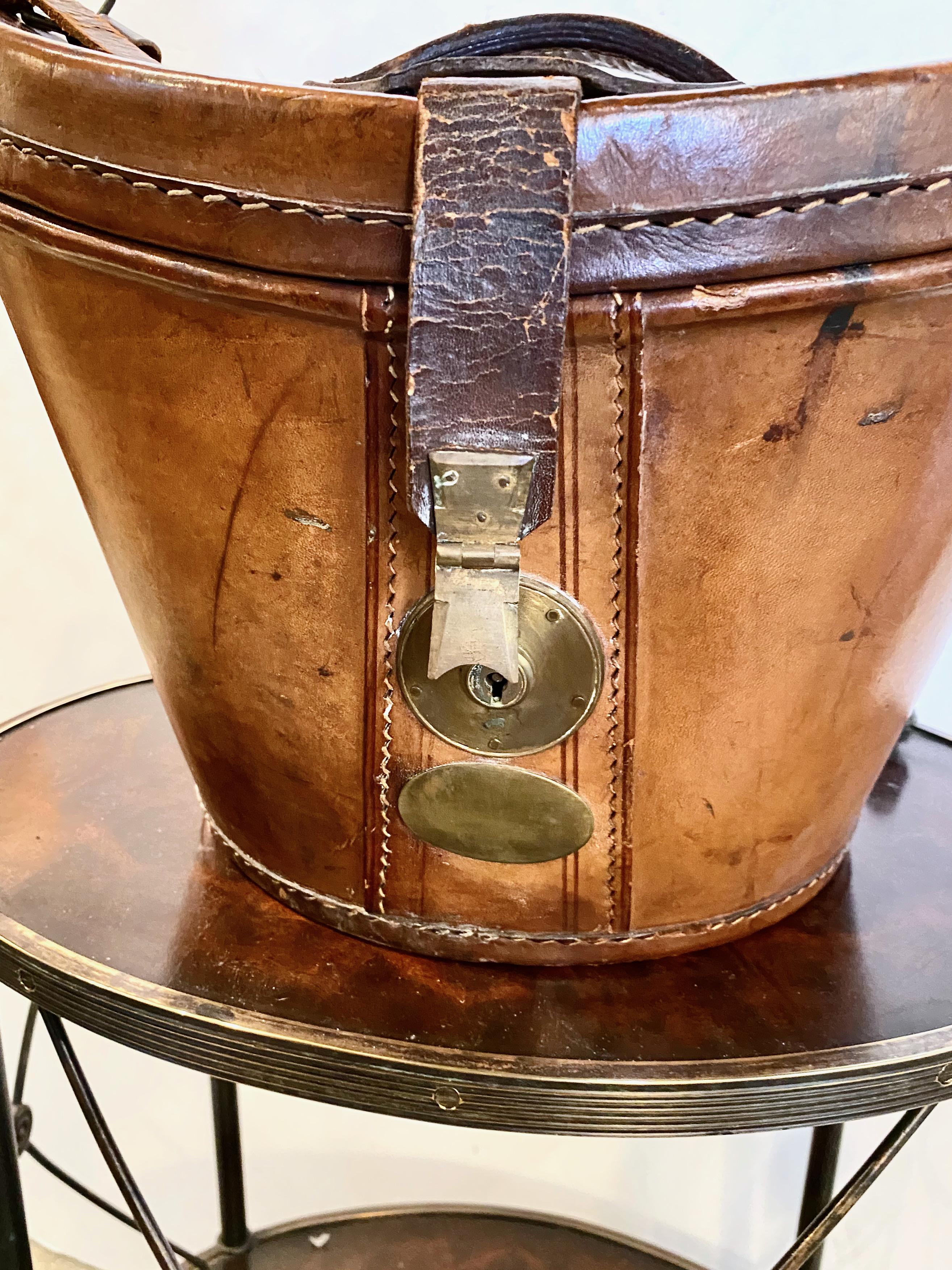 19th Century English Regency Hat Box In Good Condition In Pasadena, CA