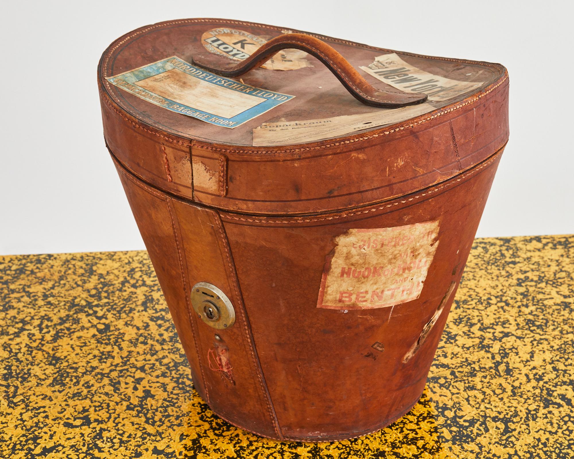 19th Century, English Regency Leather Oval Hat Box In Distressed Condition For Sale In Rio Vista, CA