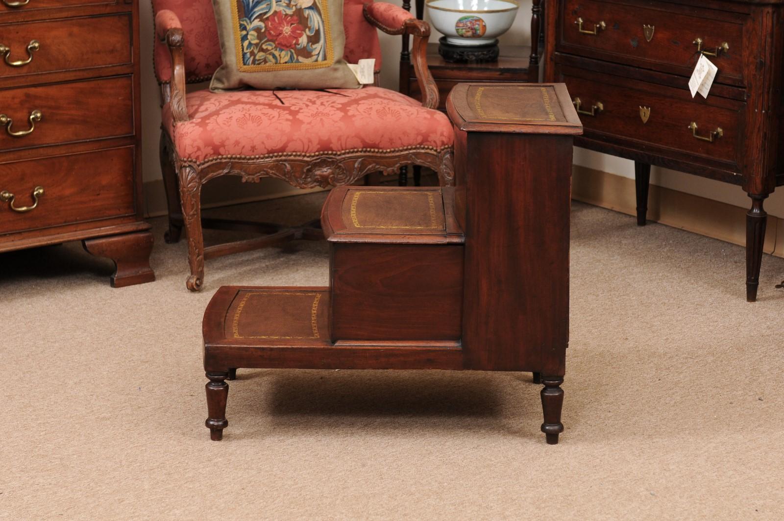  19th Century English Regency Library Steps in Mahogany with Embossed Leather In Good Condition For Sale In Atlanta, GA