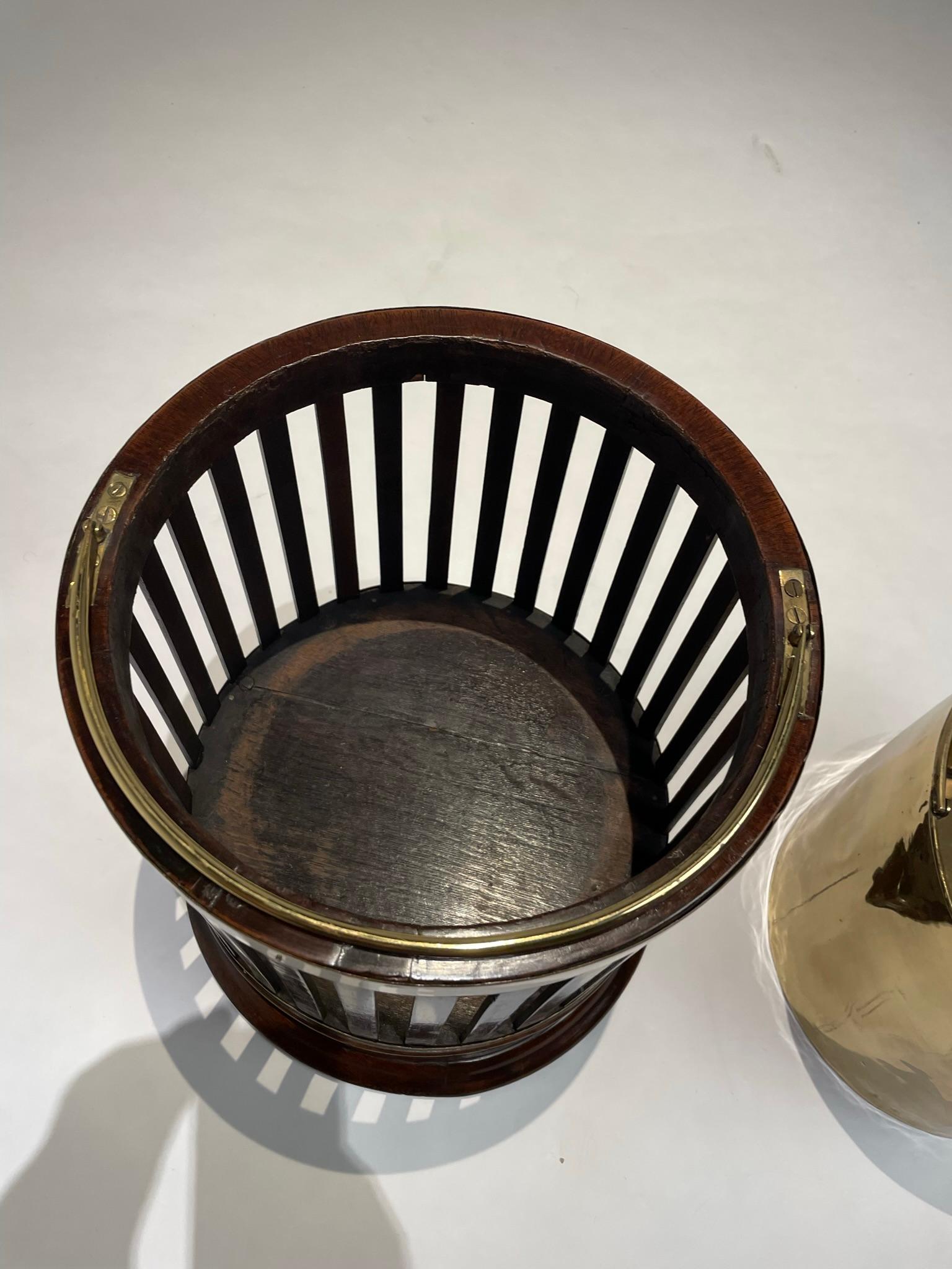 19th Century English Regency Mahogany And Brass Bucket  For Sale 7