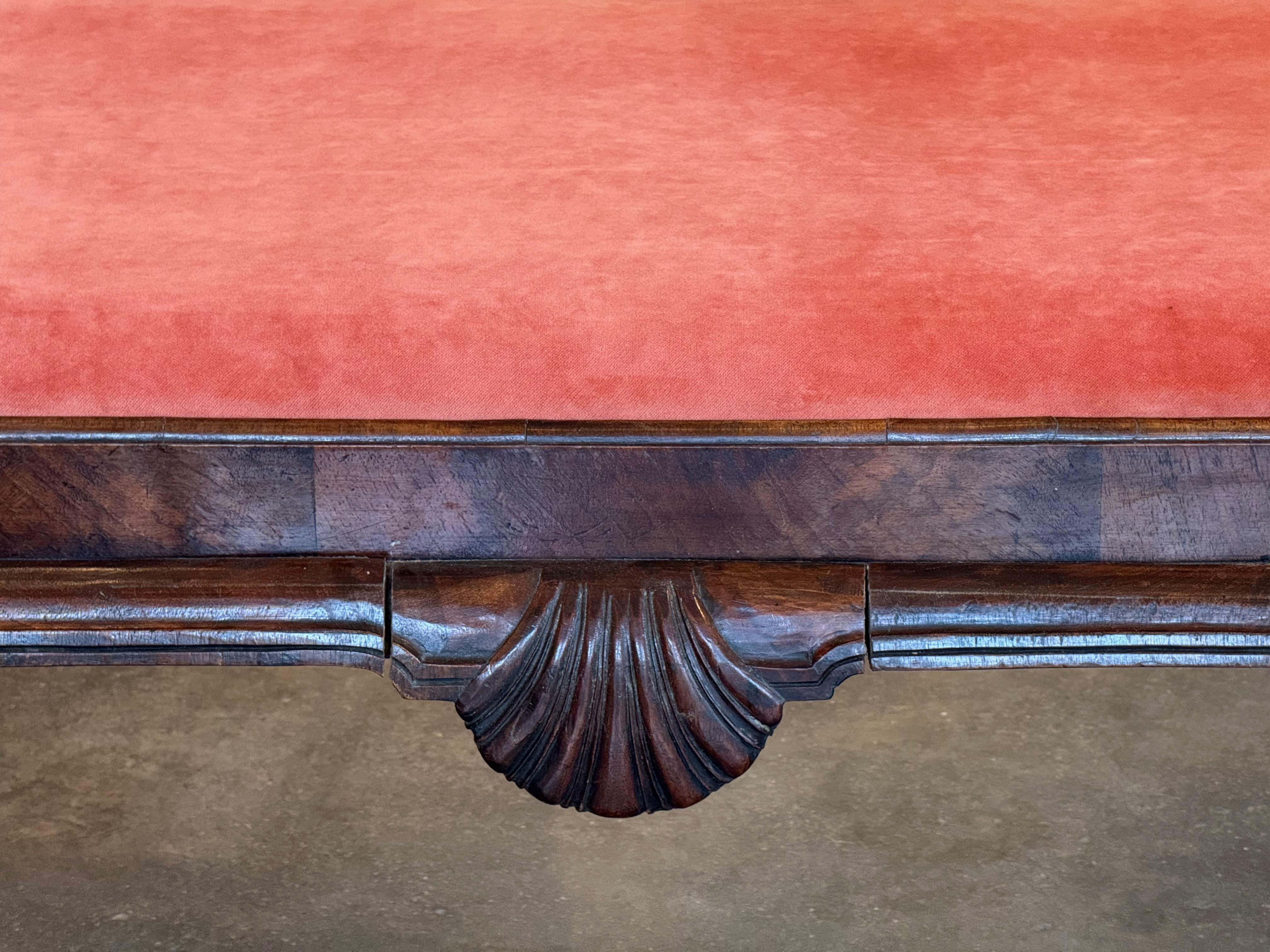 Britannique Banc de style English Regency du 19ème siècle avec sculpture en coquillage et pieds cabriole en vente