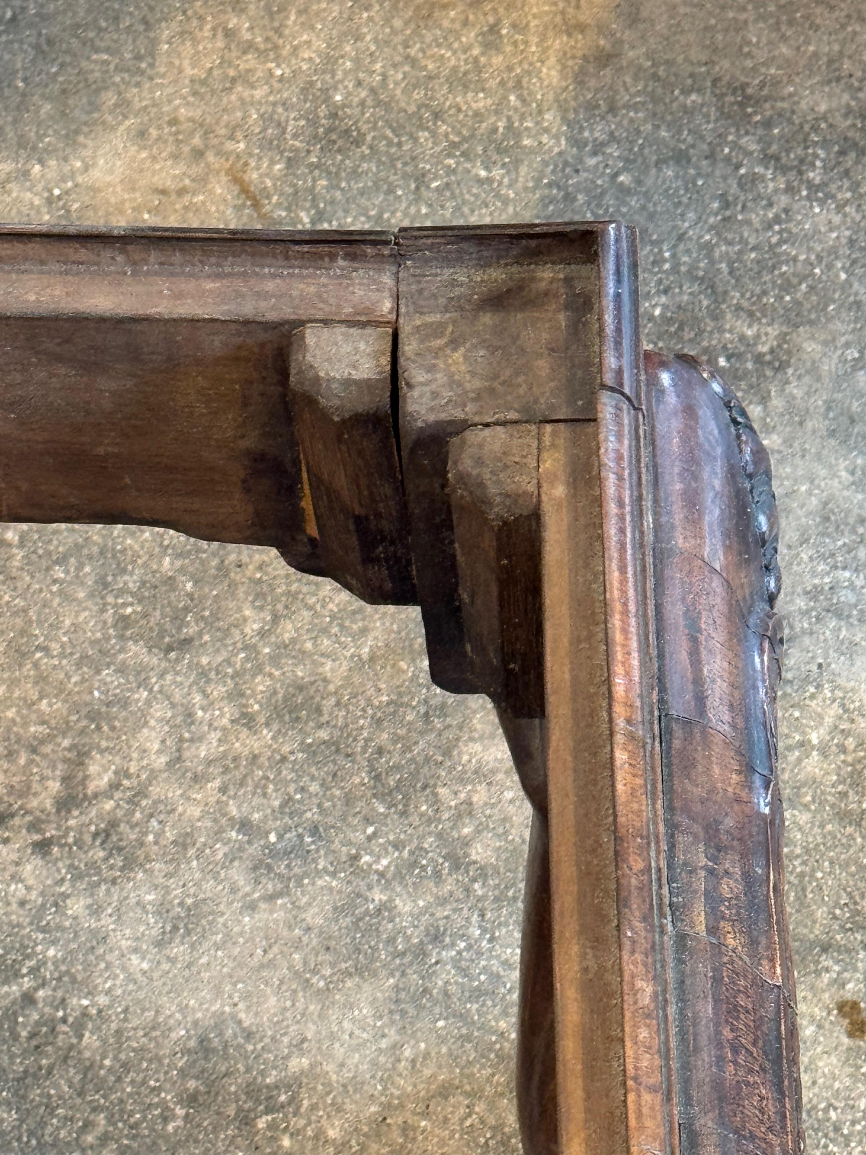 Banc de style English Regency du 19ème siècle avec sculpture en coquillage et pieds cabriole en vente 3