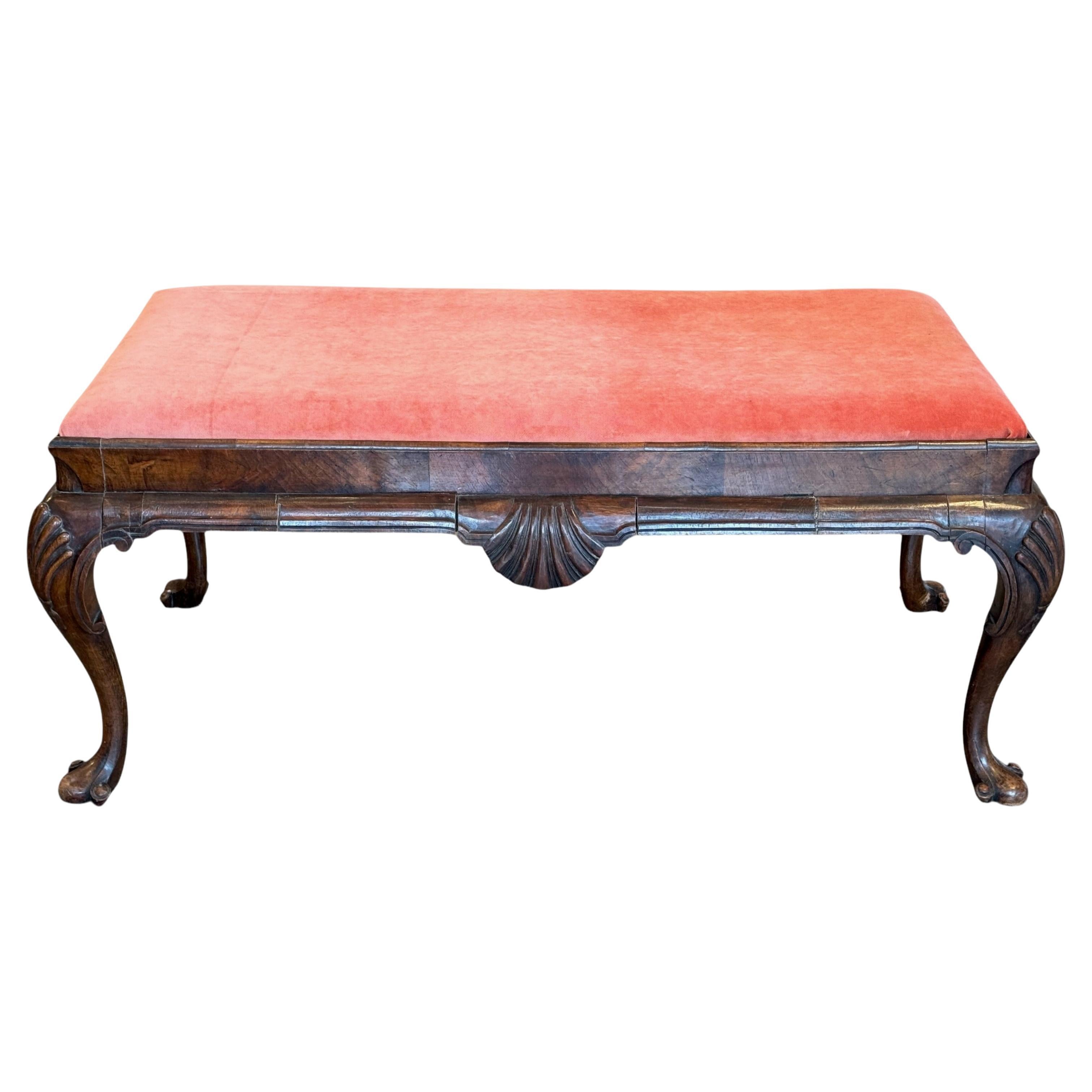 Panchina inglese Regency del XIX secolo in mogano con intaglio a conchiglia e gambe cabriole