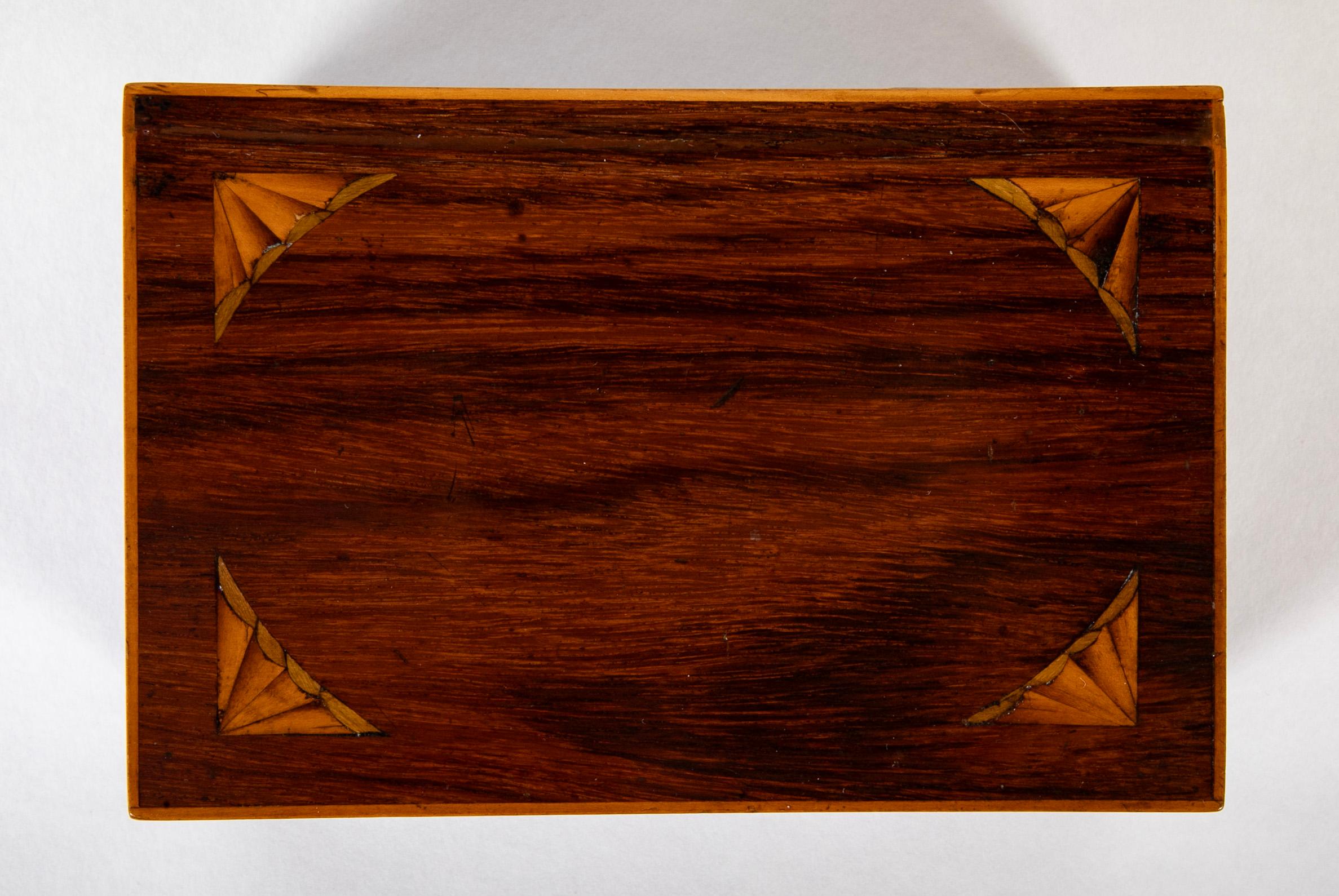 19th Century English Regency Mahogany Box With Satinwood Inlay In Good Condition For Sale In Stamford, CT