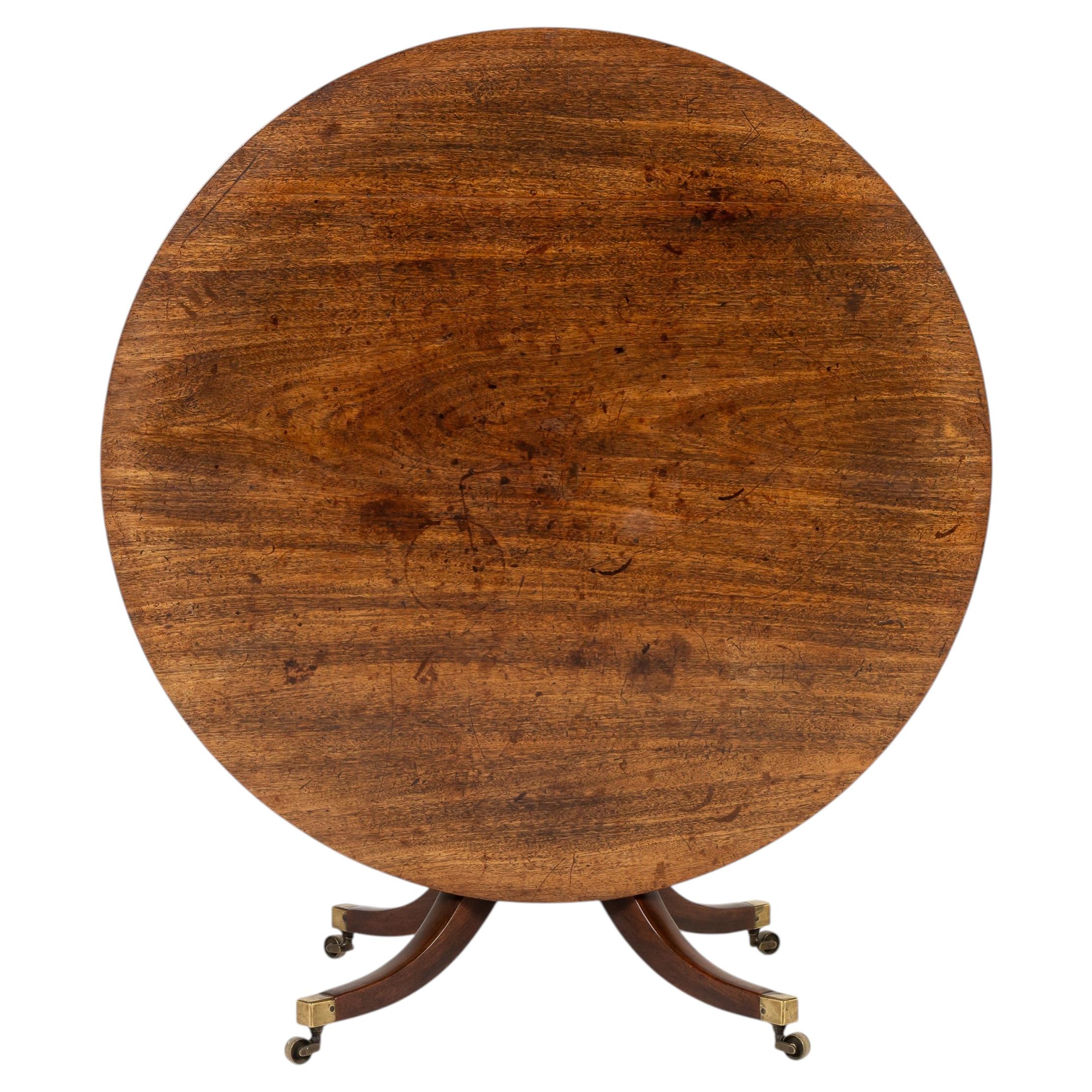 Table basse en acajou de style Régence anglaise du XIXe siècle
