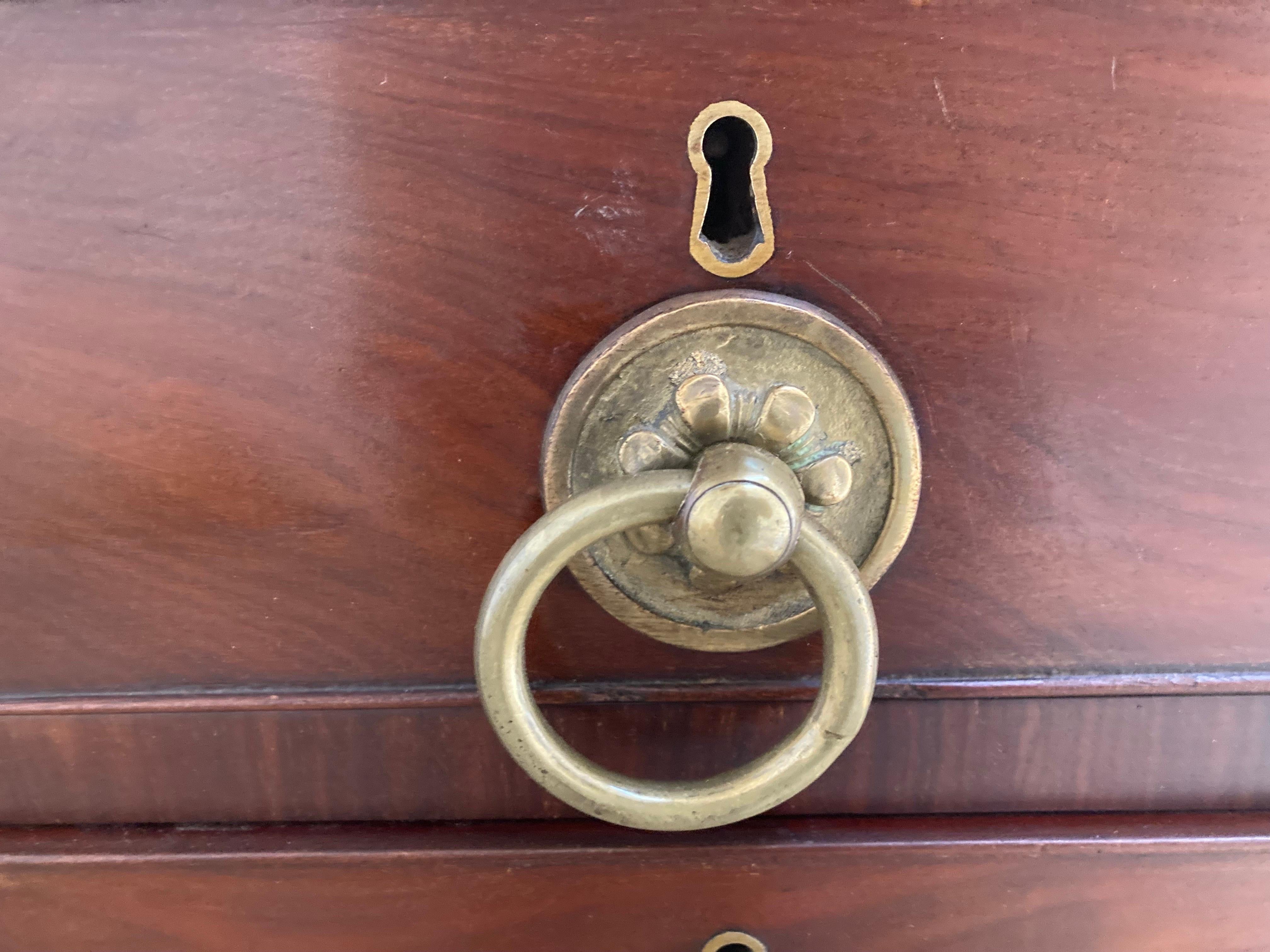Cassettiera inglese Regency in mogano del XIX secolo in vendita 1
