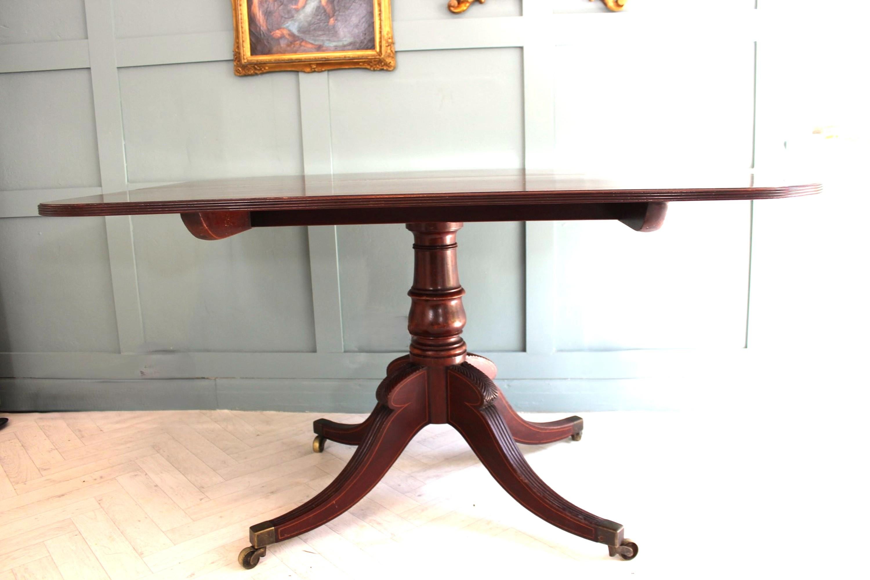 Début du XIXe siècle Table de salle à manger Regency anglaise du 19ème siècle en vente