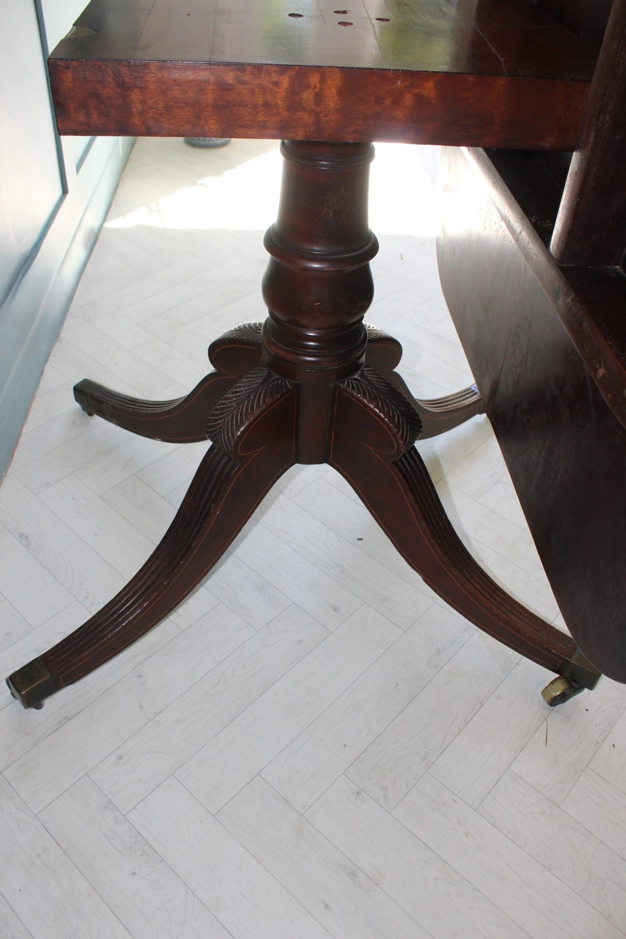 Table de salle à manger Regency anglaise du 19ème siècle en vente 1