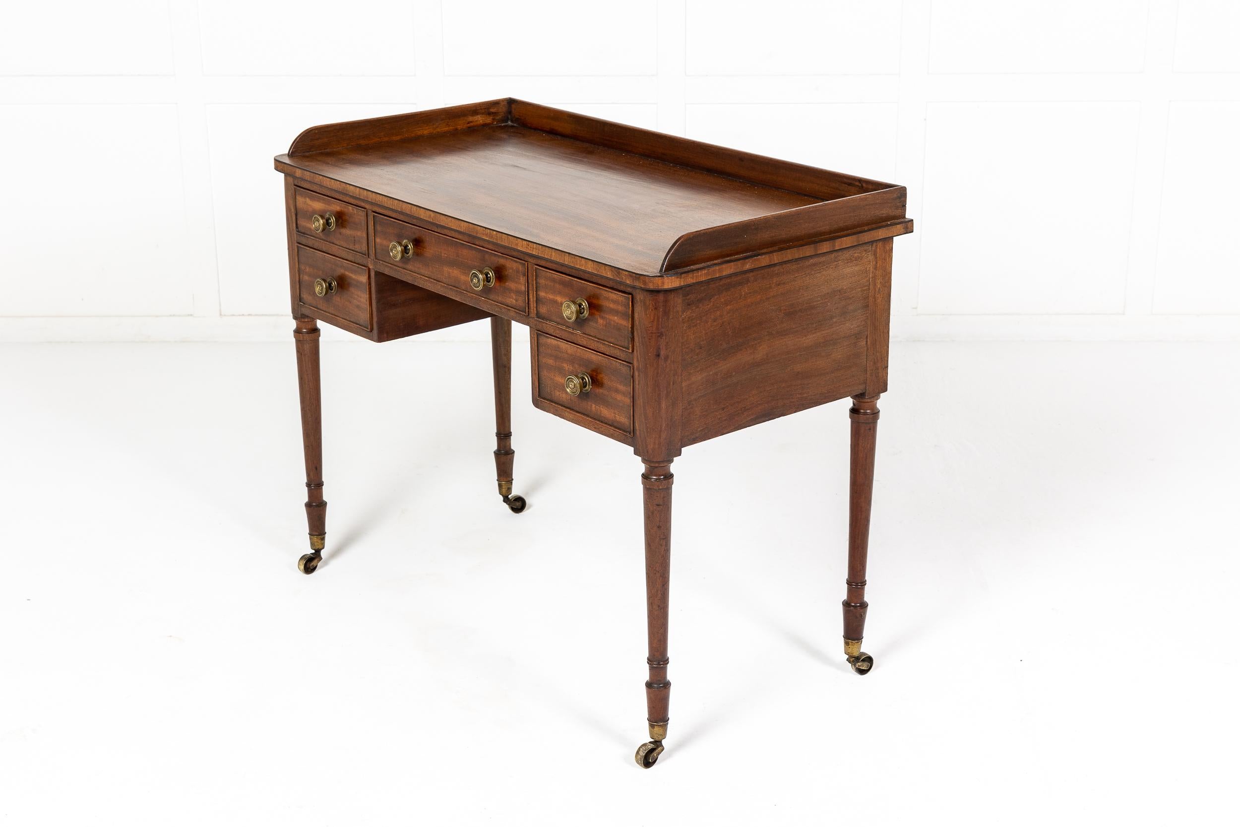 19th Century English Regency Mahogany Dressing Table/Desk in the Manner of 'Gil' 1