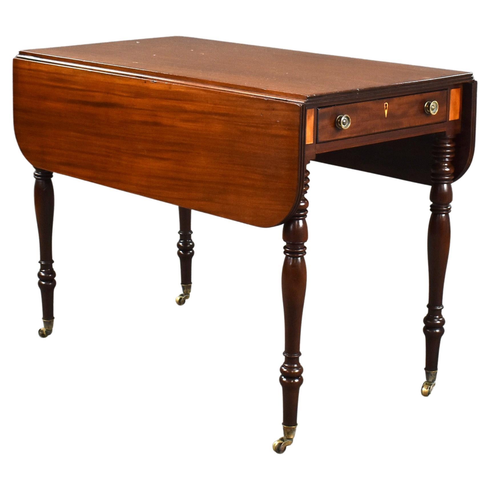 Table Pembroke en acajou de style Régence anglaise du 19e siècle, à abattant