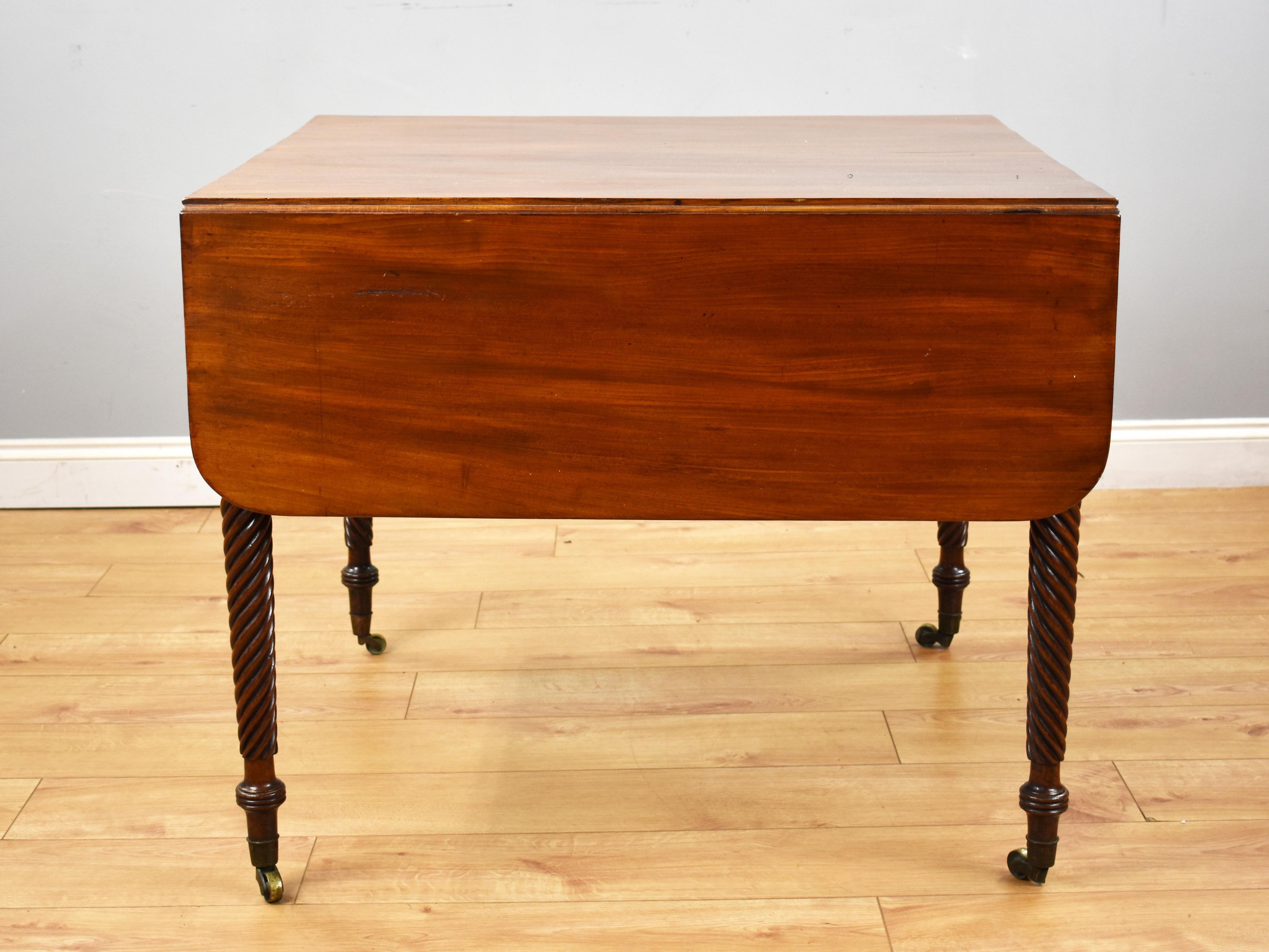 19th Century English Regency Mahogany Drop-Leaf Table For Sale 7