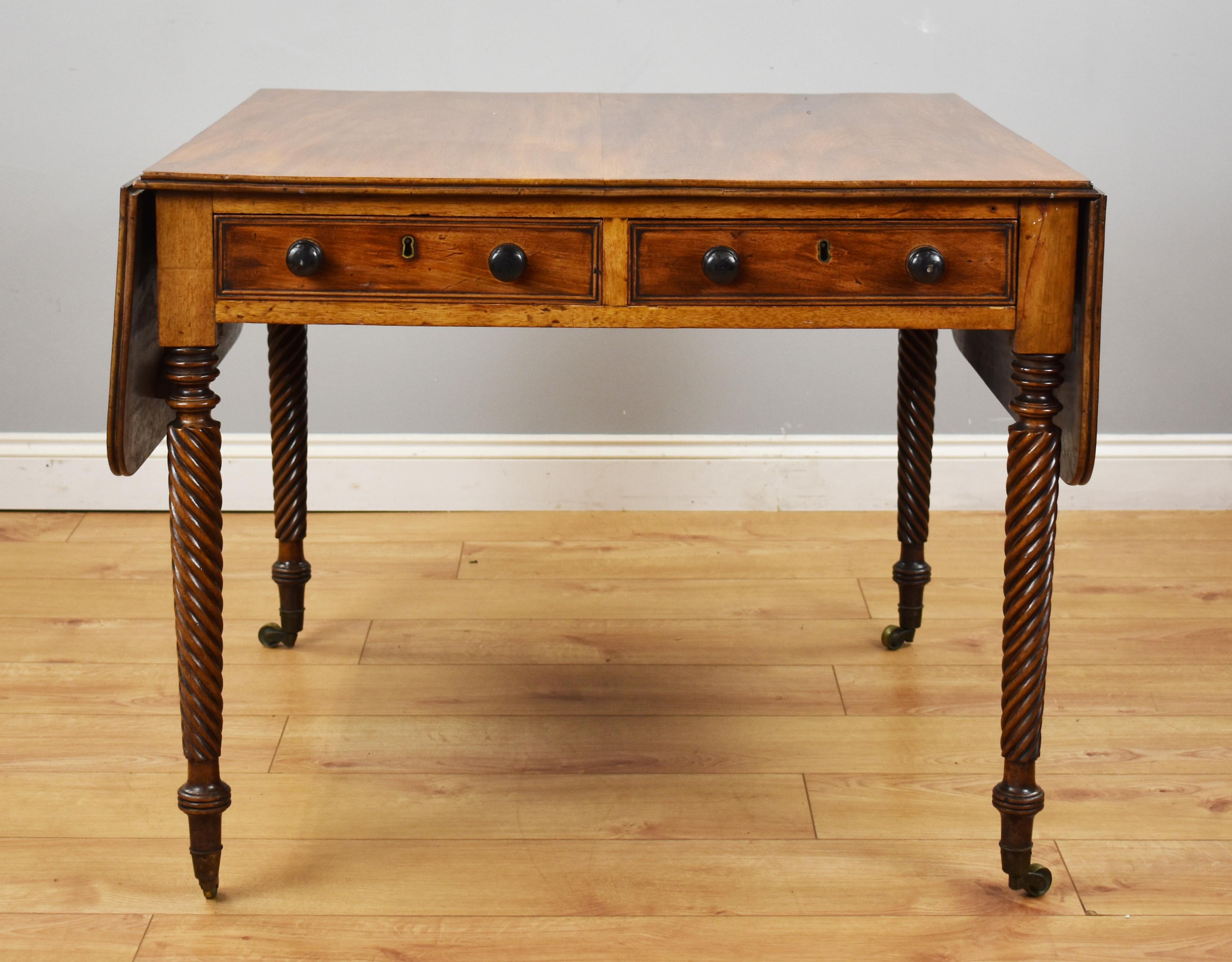 19th Century English Regency Mahogany Drop-Leaf Table For Sale 5