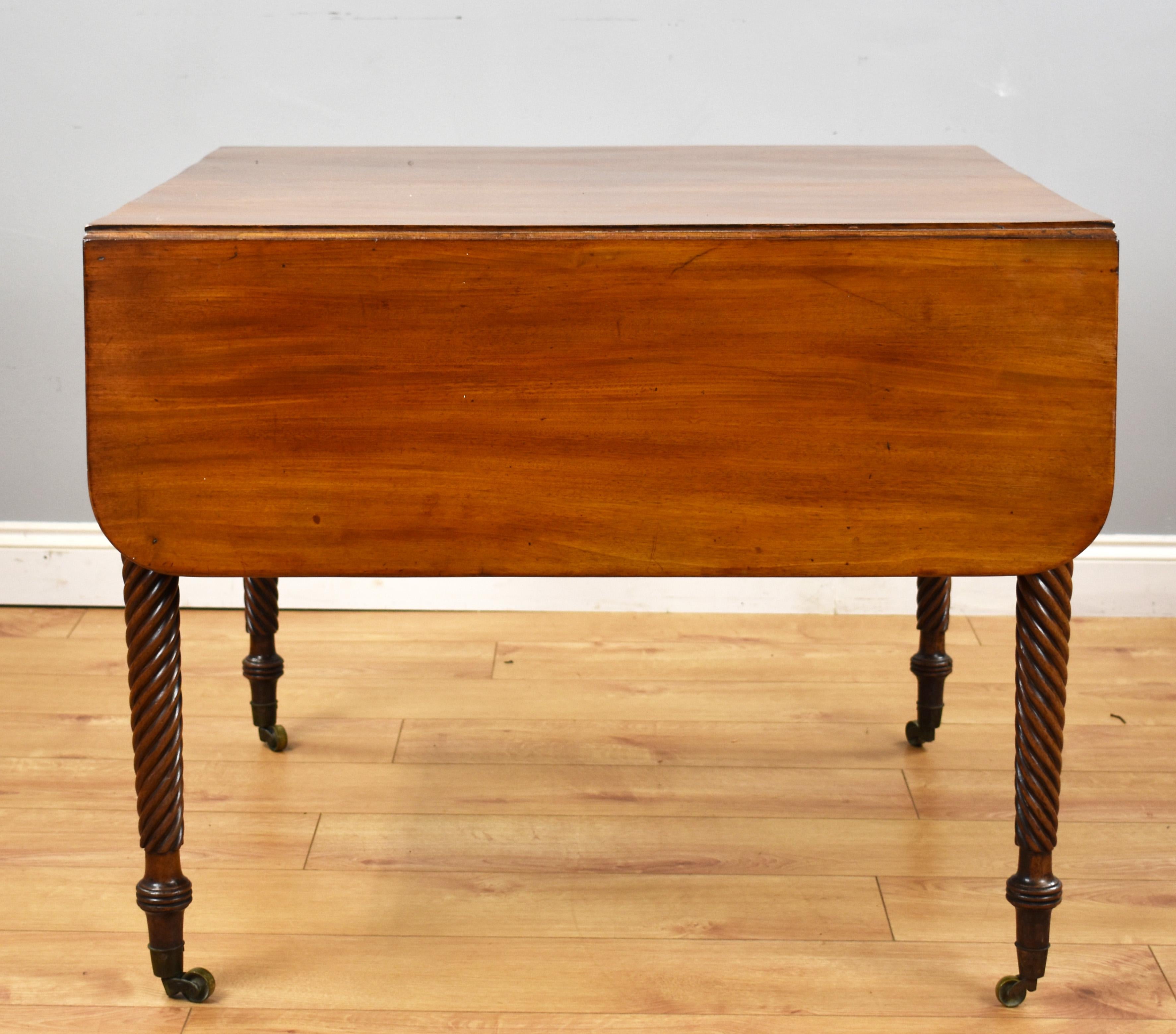 19th Century English Regency Mahogany Drop-Leaf Table For Sale 6