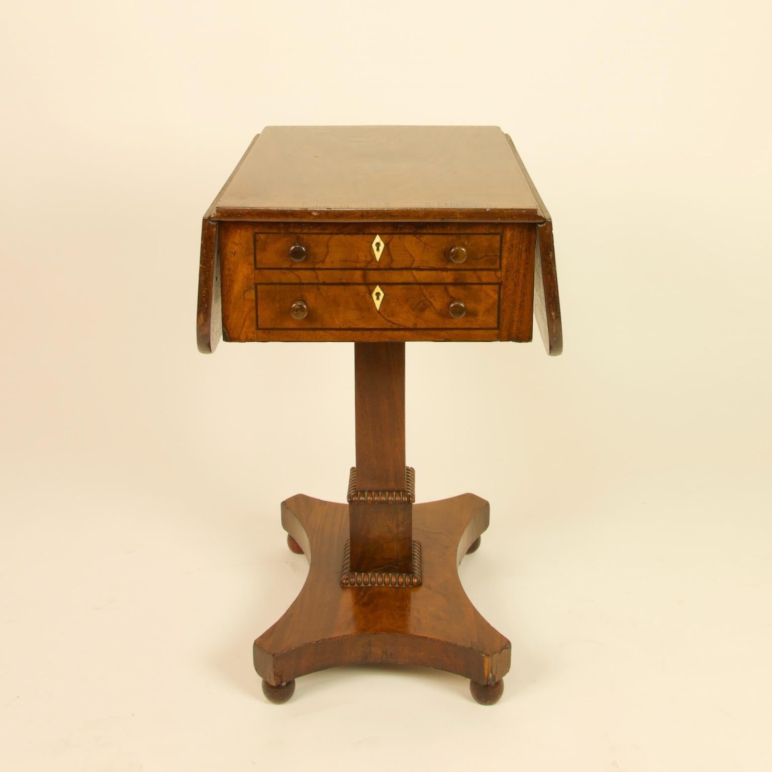 Bone 19th Century English Regency Mahogany Small Pembroke or Drop-Leaf Side Table For Sale