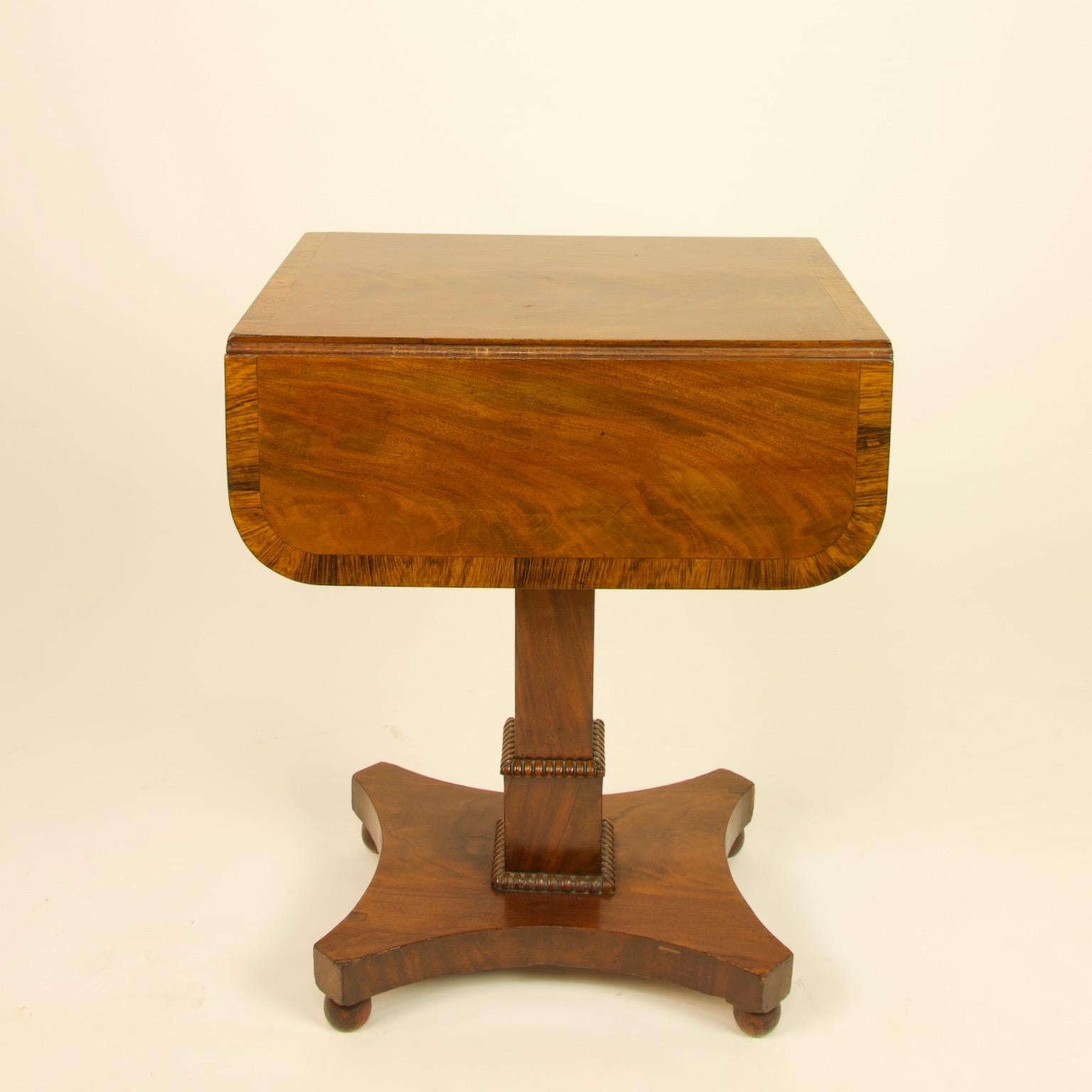 19th Century English Regency Mahogany Small Pembroke or Drop-Leaf Side Table For Sale 1