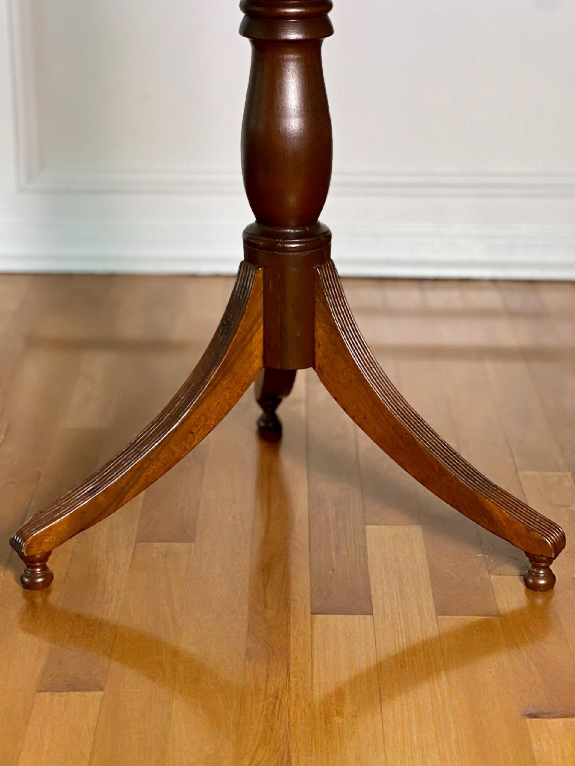 19th Century English Regency Mahogany Tilt-Top Table For Sale 7