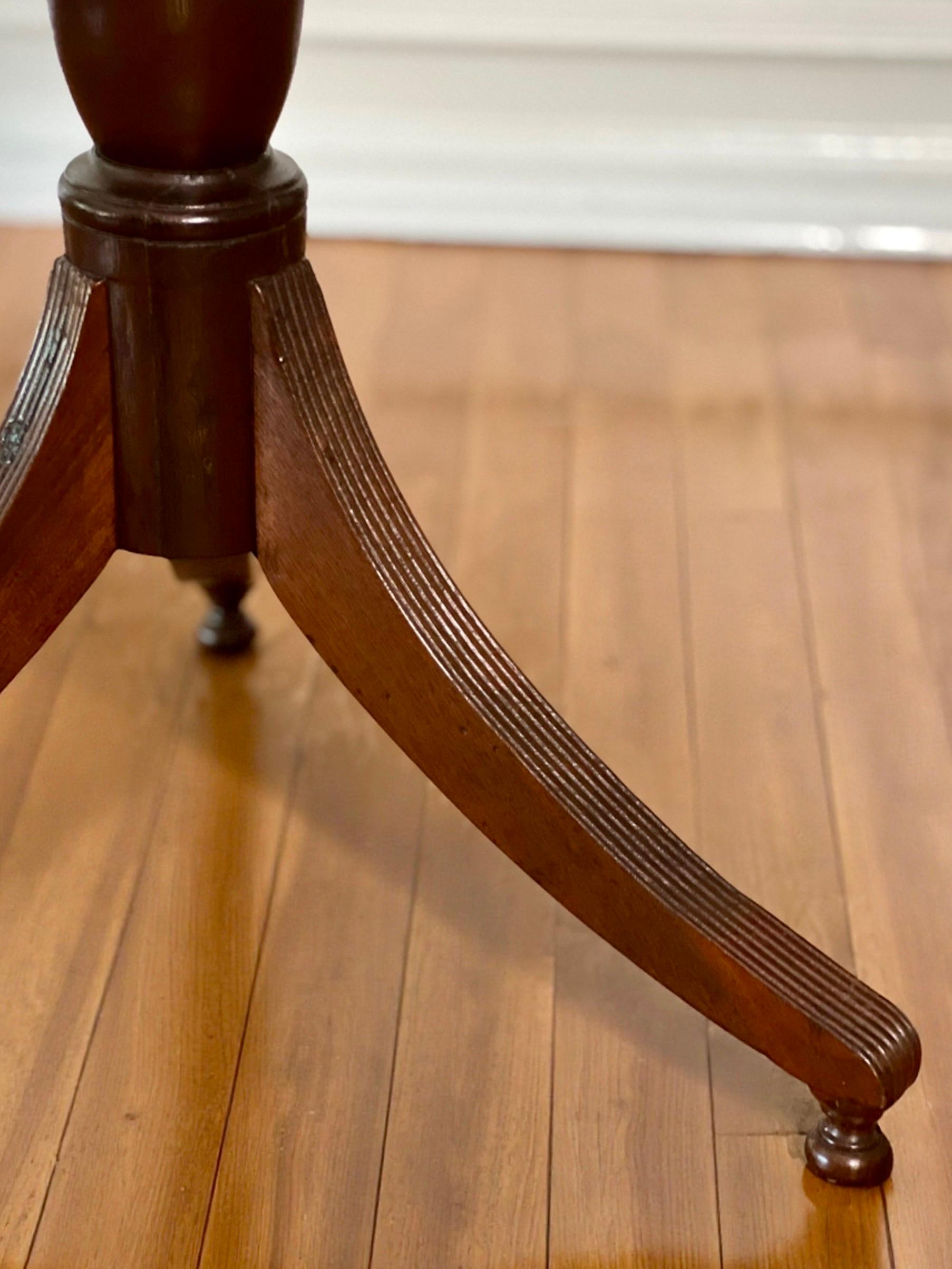 19th Century English Regency Mahogany Tilt-Top Table For Sale 8