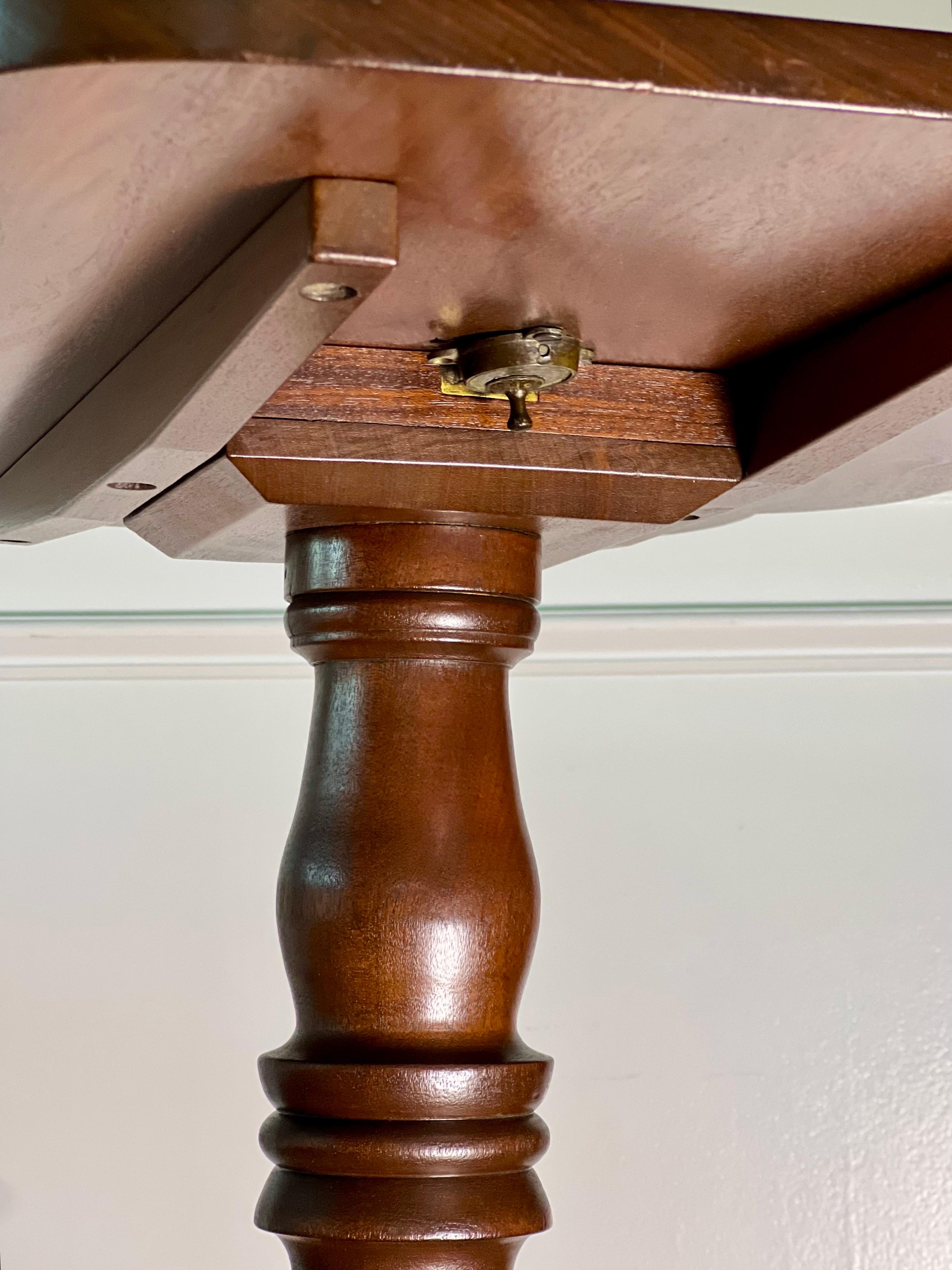 19th Century English Regency Mahogany Tilt-Top Table For Sale 10