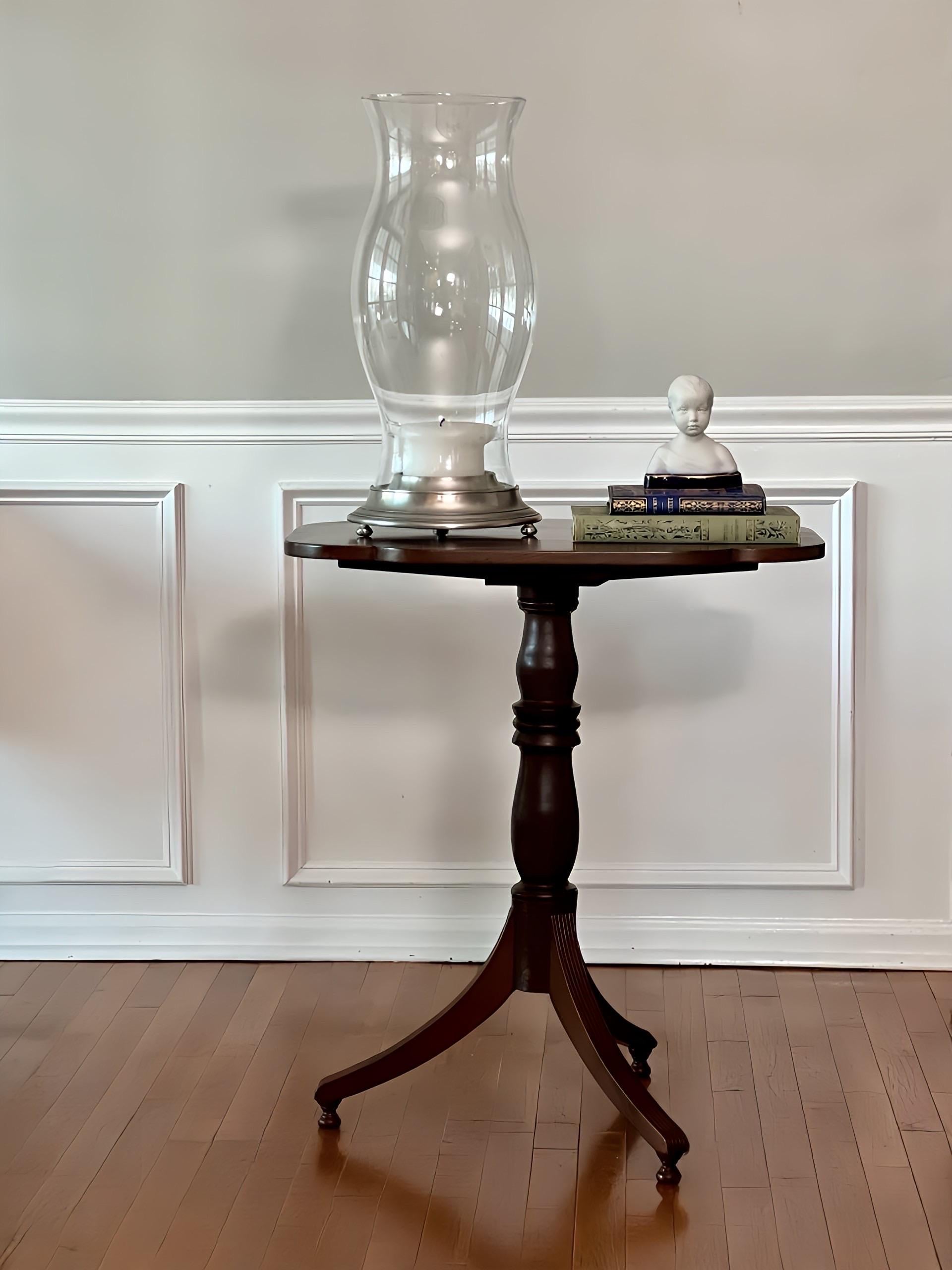 19th Century English Regency Mahogany Tilt-Top Table For Sale 11