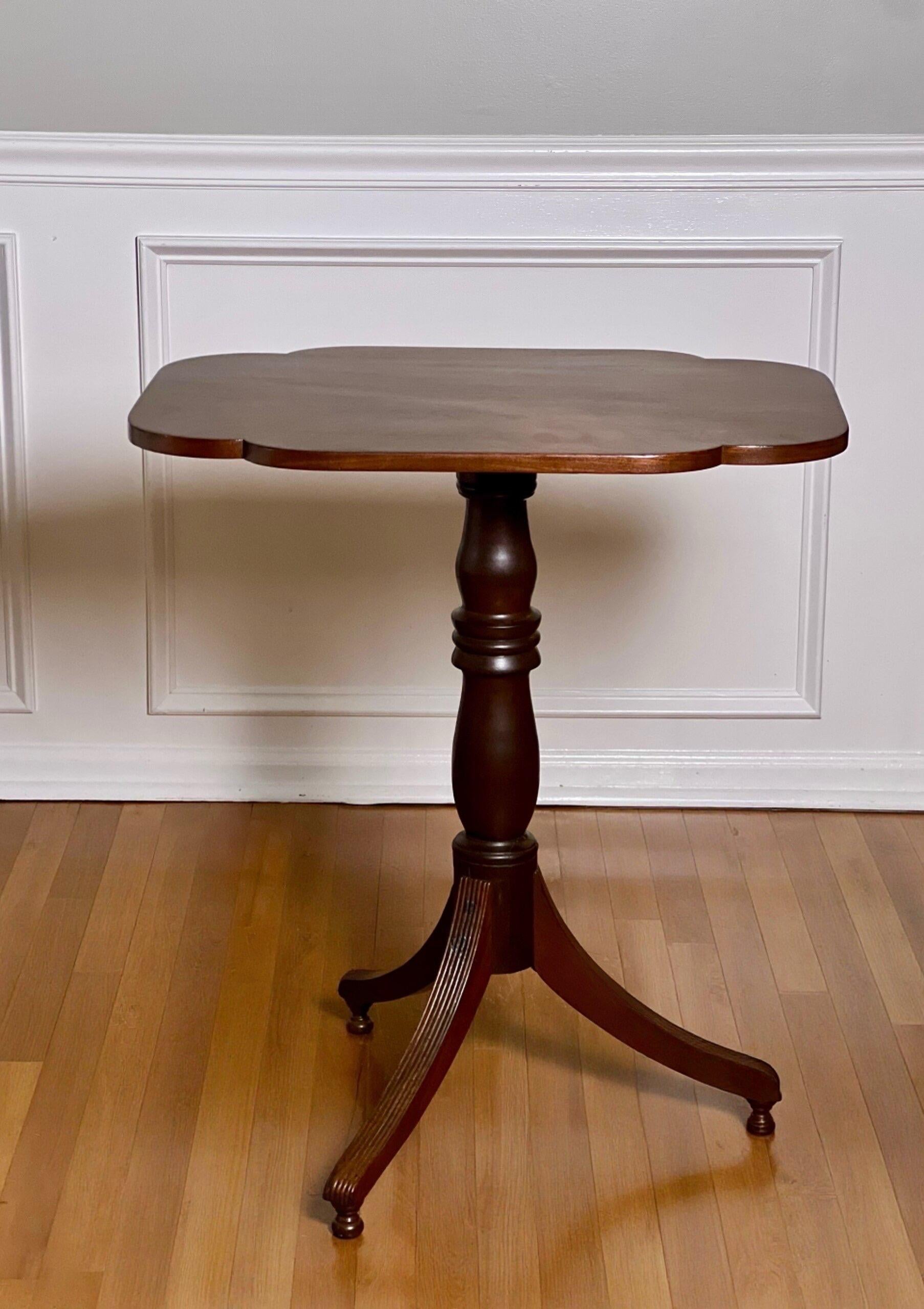 19th Century English Regency Mahogany Tilt-Top Table In Good Condition For Sale In Doylestown, PA