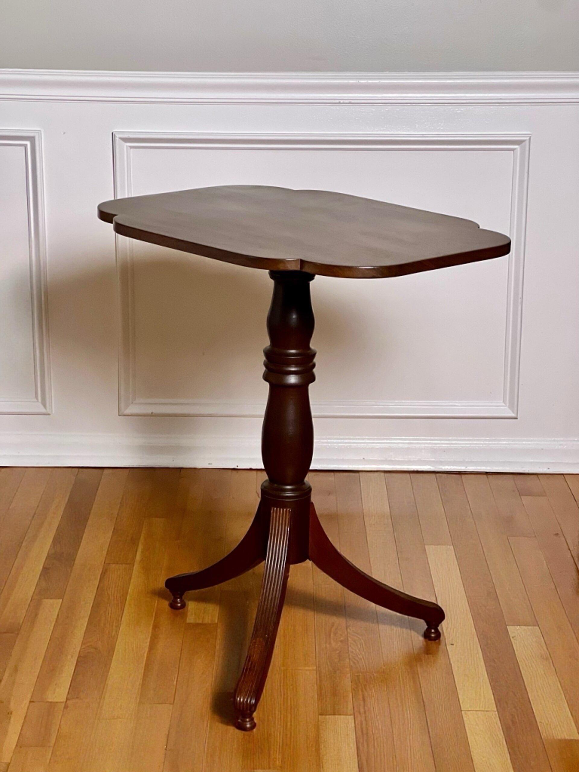 19th Century English Regency Mahogany Tilt-Top Table For Sale 1