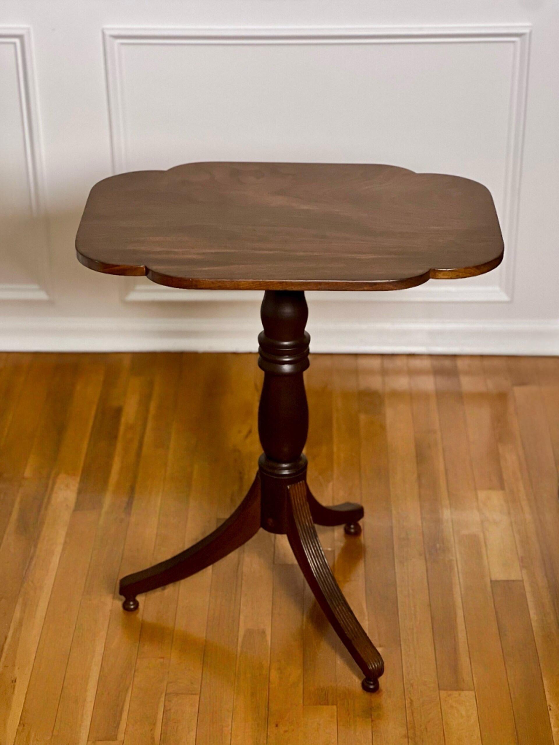 19th Century English Regency Mahogany Tilt-Top Table For Sale 2