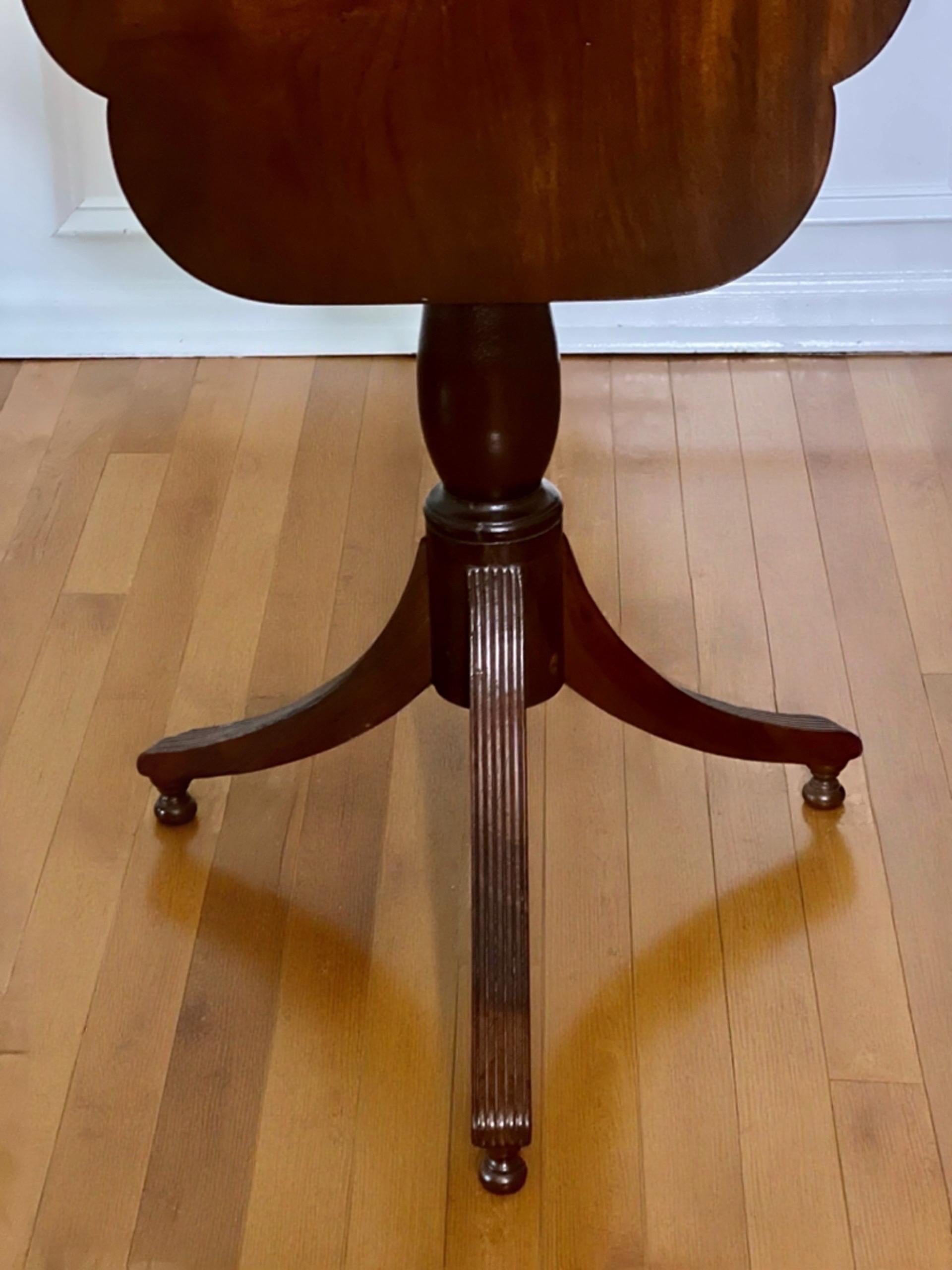 19th Century English Regency Mahogany Tilt-Top Table For Sale 3