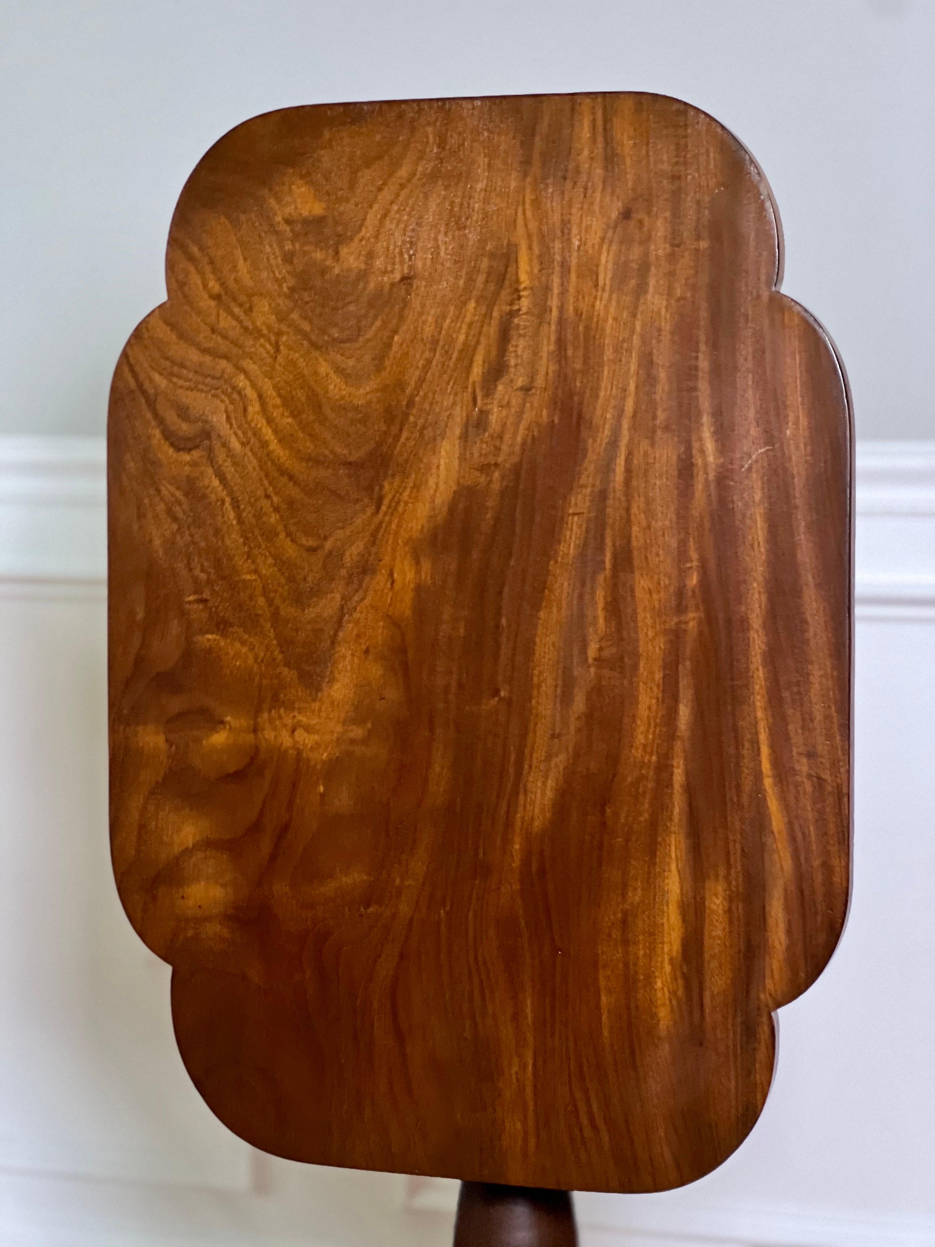 19th Century English Regency Mahogany Tilt-Top Table For Sale 4