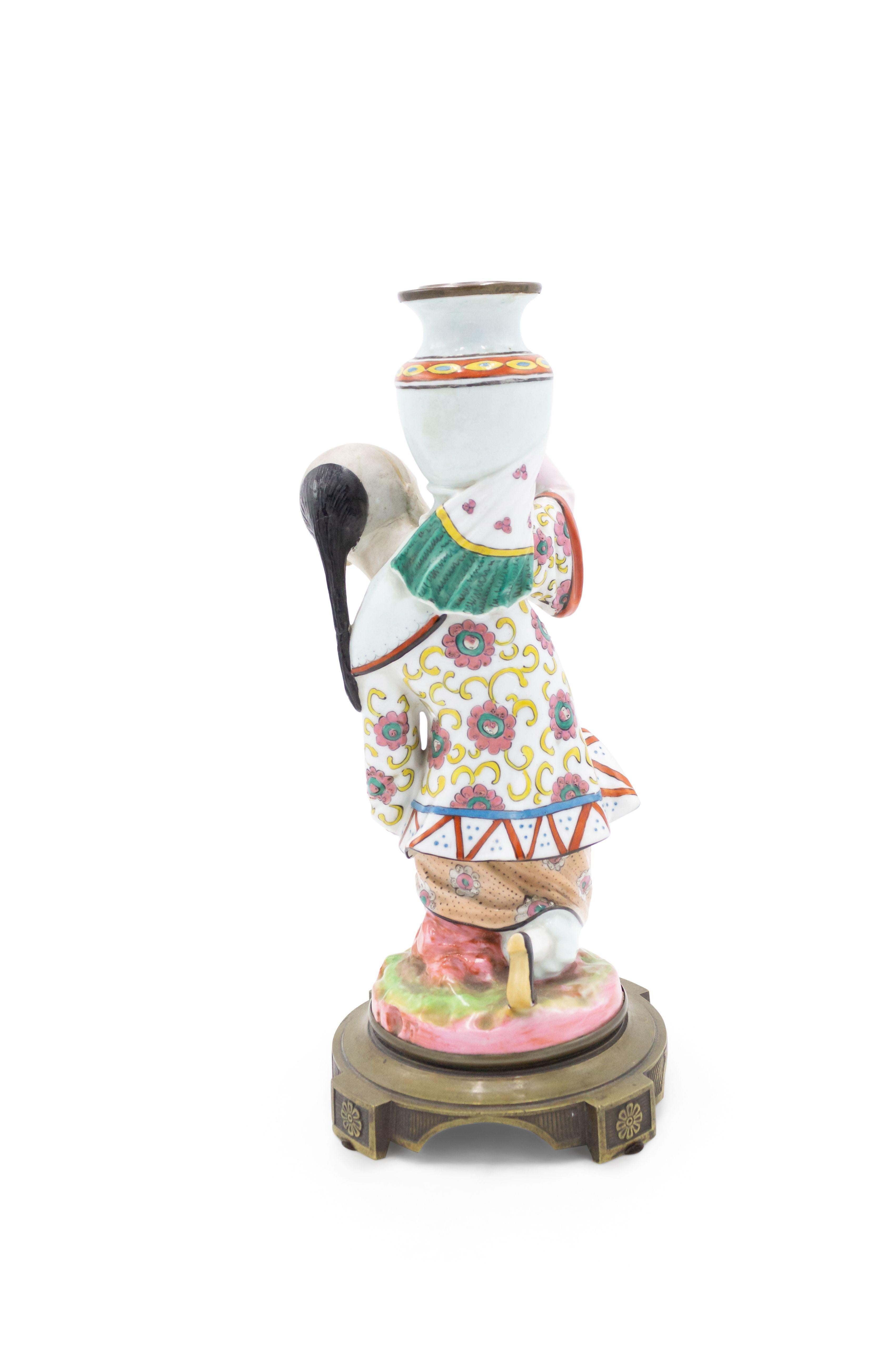 Figuraler englischer Regency-Kerzenleuchter aus Goldbronze und Porzellan aus dem 19. Jahrhundert im Angebot 4