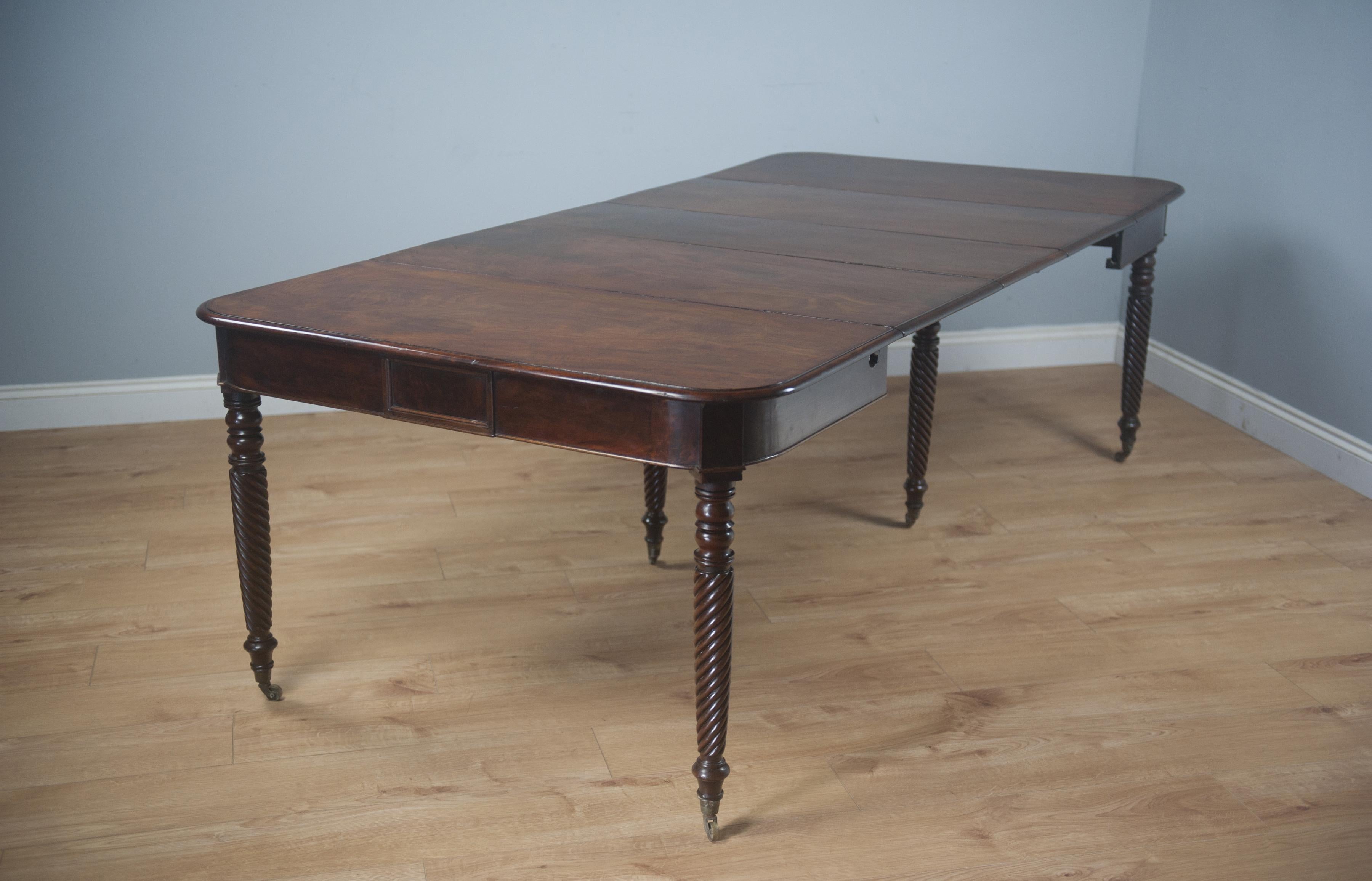 19th Century English Regency Period Mahogany Accordion Dining Table 3