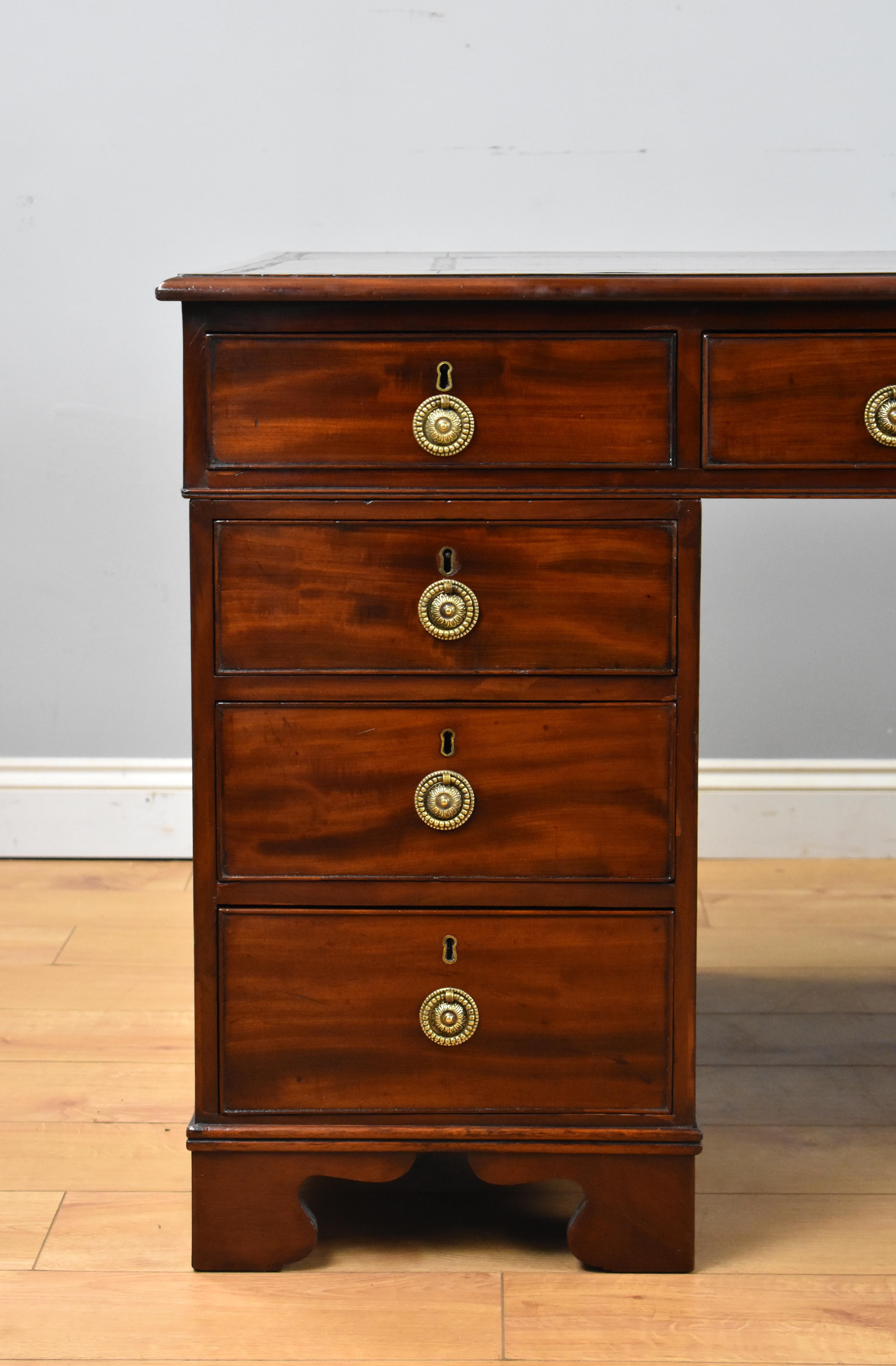 19th Century English Regency Period Mahogany Partners Desk In Good Condition In Chelmsford, Essex