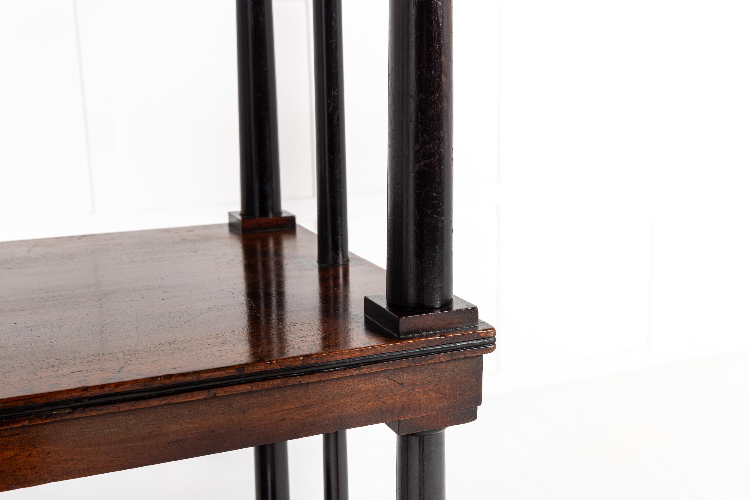 19ème siècle Anglais Regency Période Mahogany Whatnot Excellent état - En vente à Gloucestershire, GB