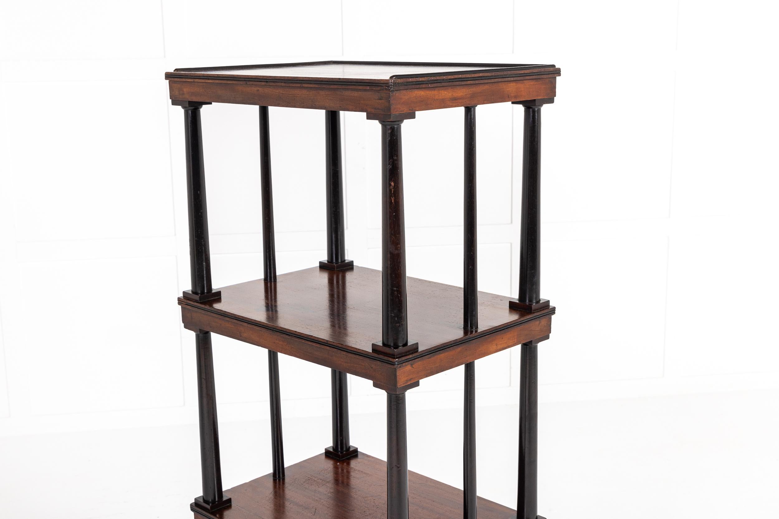 Acajou 19ème siècle Anglais Regency Période Mahogany Whatnot en vente