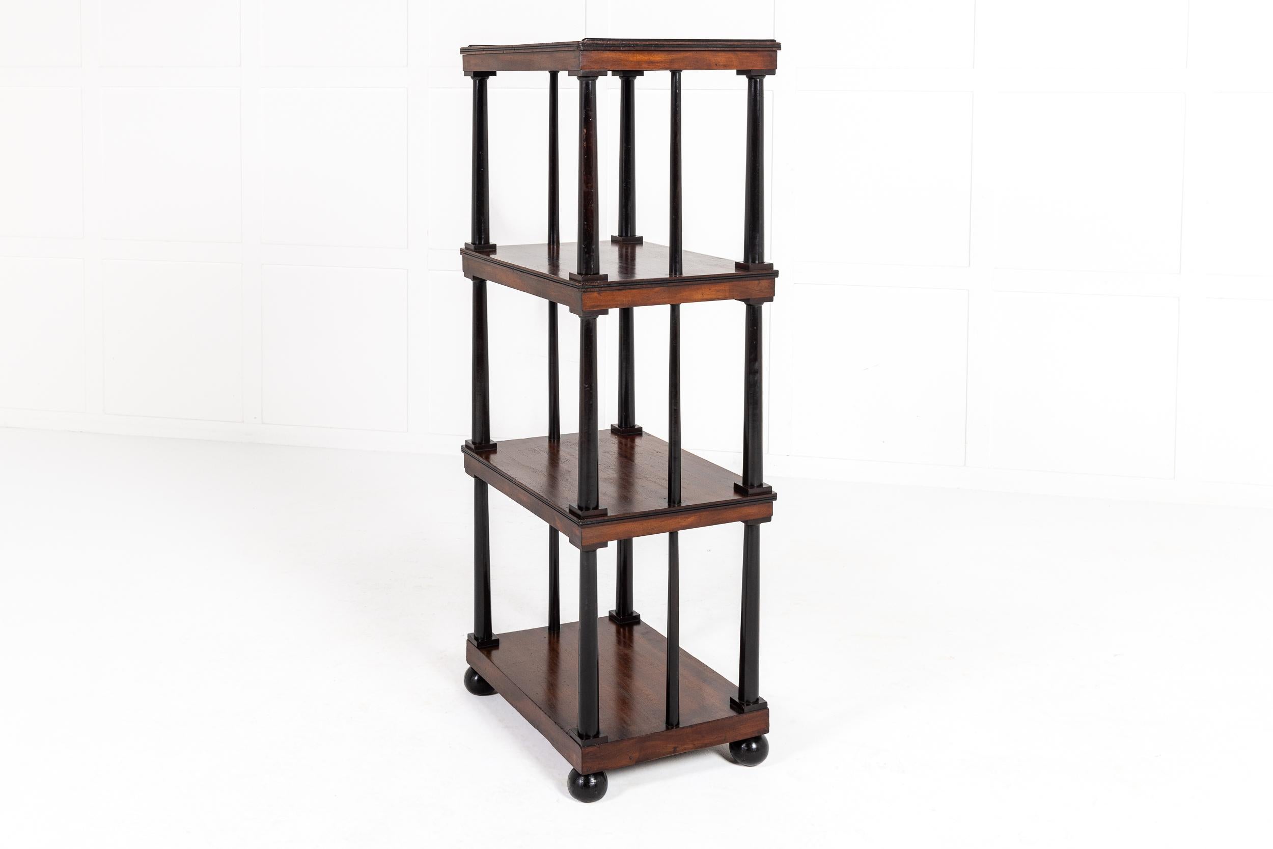 19ème siècle Anglais Regency Période Mahogany Whatnot en vente 2
