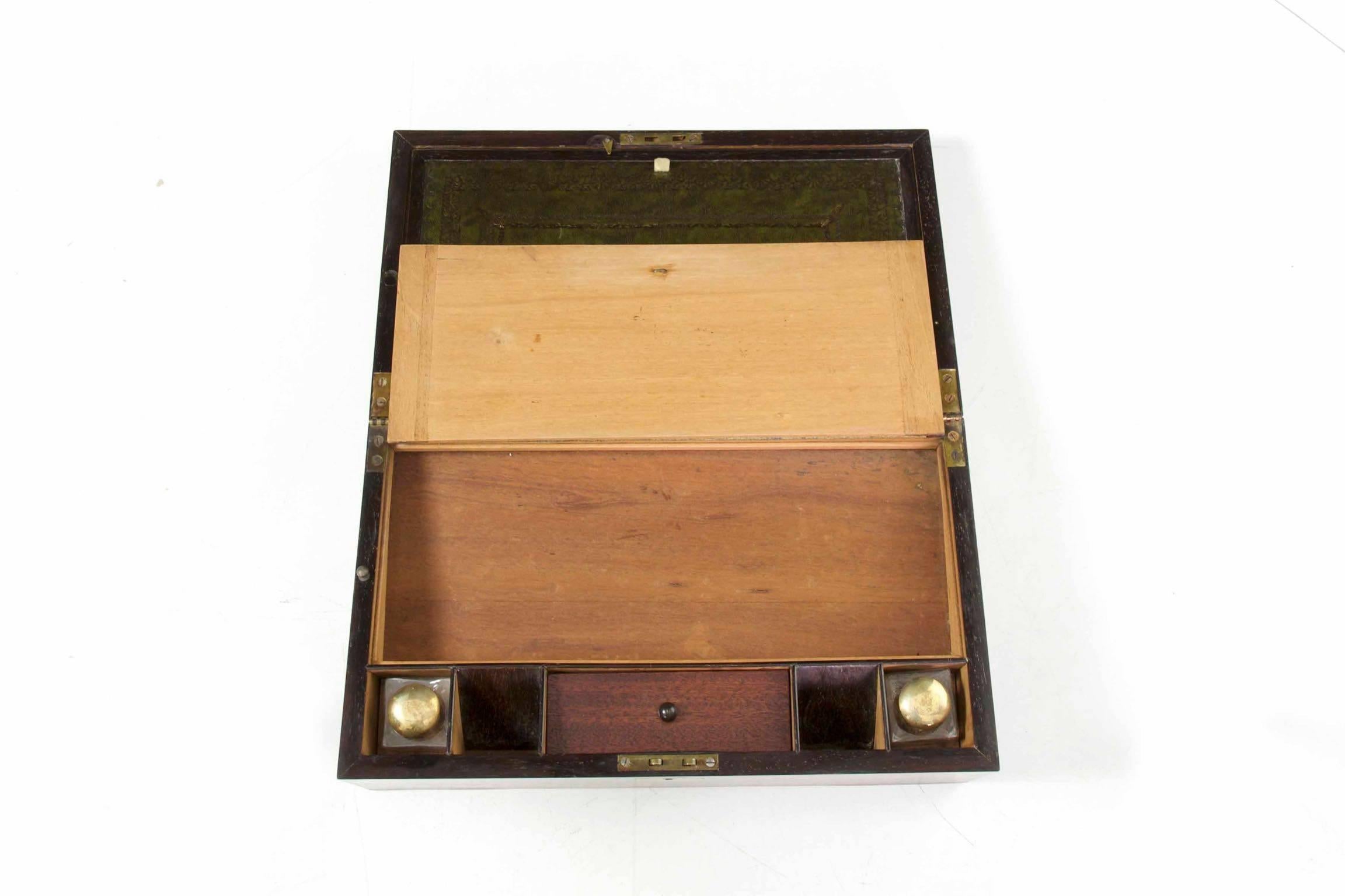 19th Century English Regency Rosewood Antique Traveling Lap Writing Desk Box In Good Condition In Shippensburg, PA