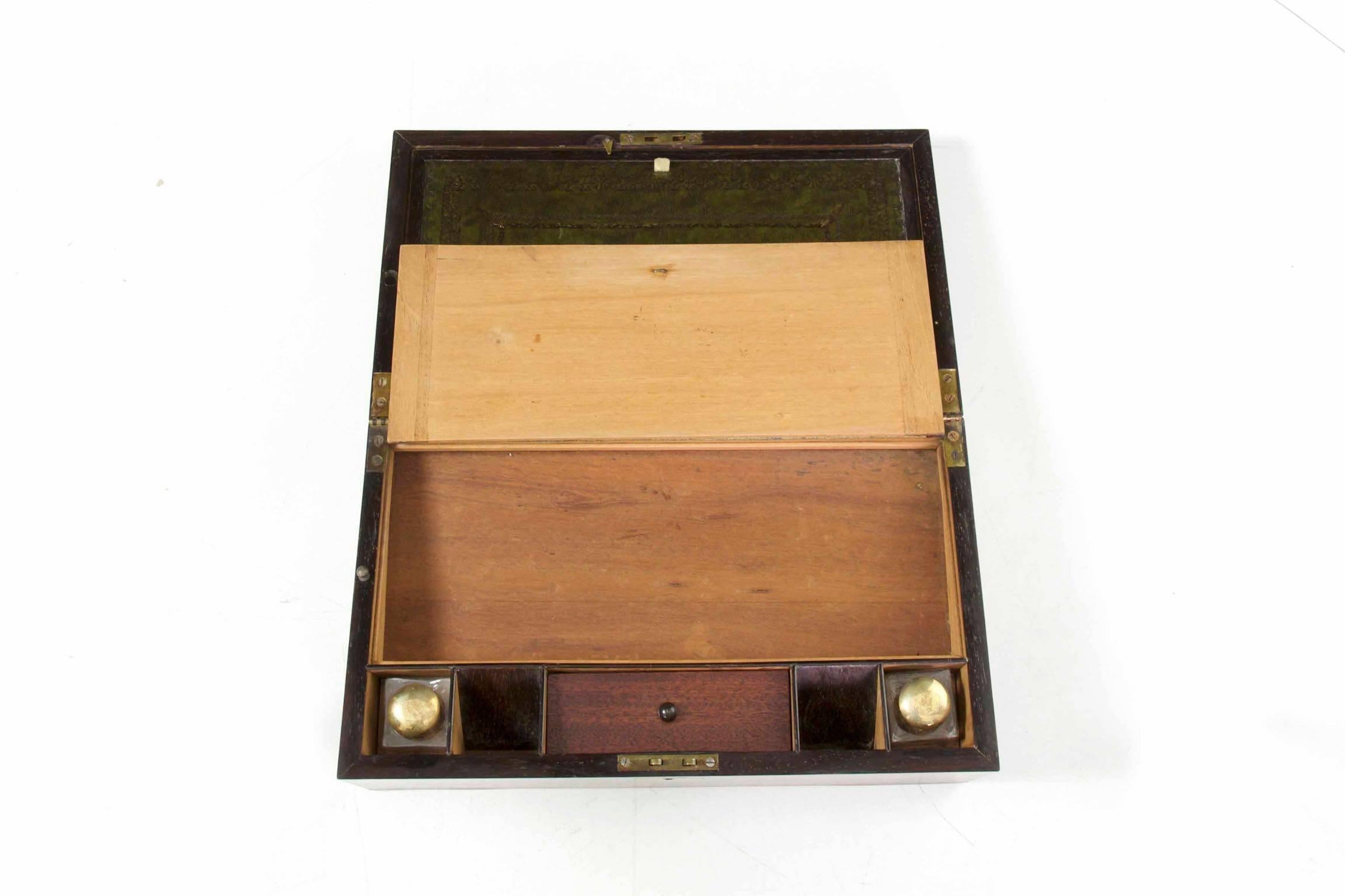 19th Century English Regency Rosewood Antique Traveling Lap Writing Desk Box In Good Condition In Shippensburg, PA