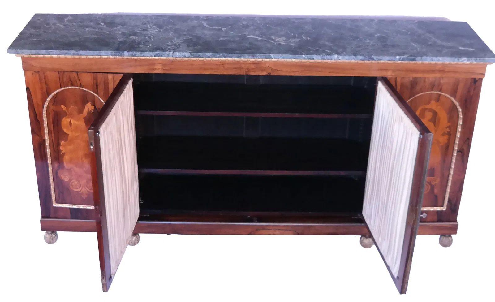 Inglese Credenza inglese Regency del XIX secolo in palissandro con piano in marmo in vendita