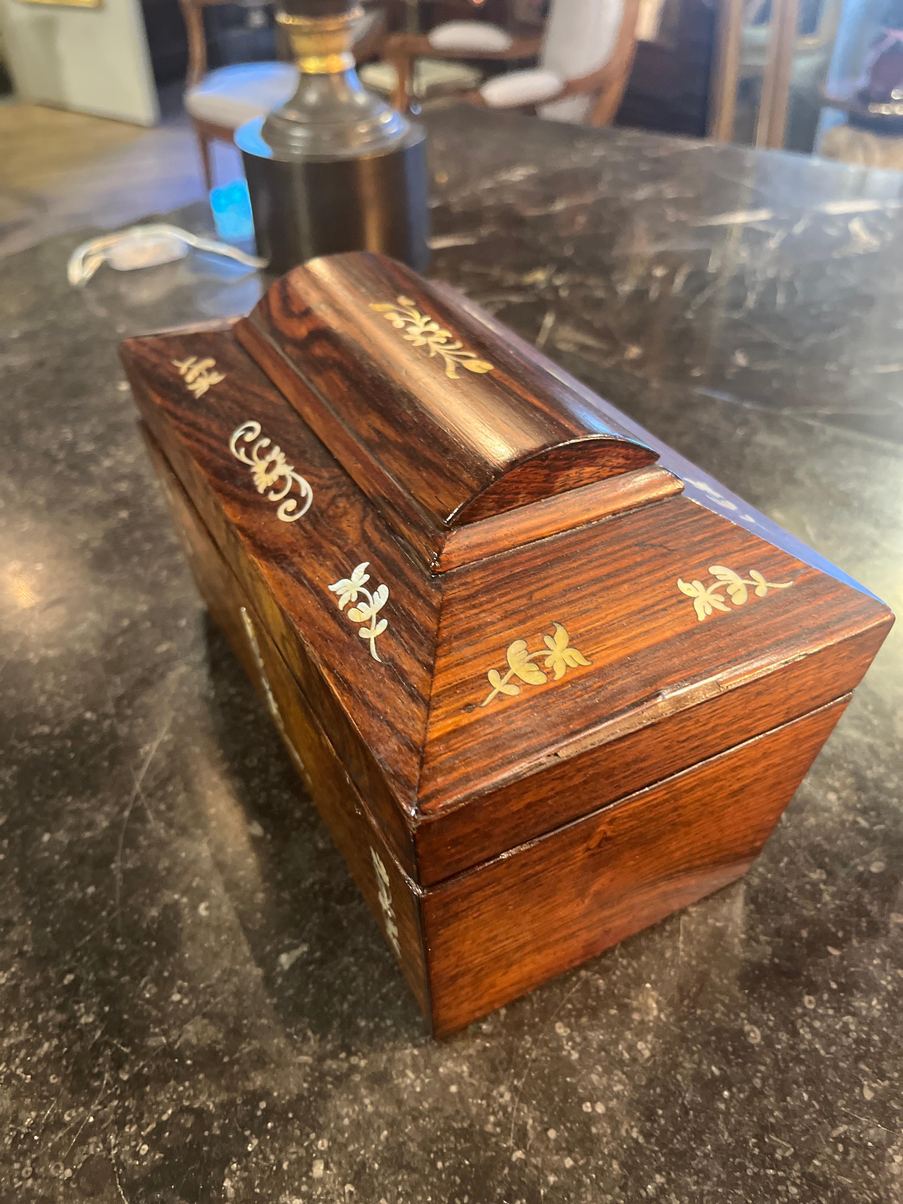 French 19th Century English Regency Rosewood & Mother of Pearl Tea Caddy For Sale