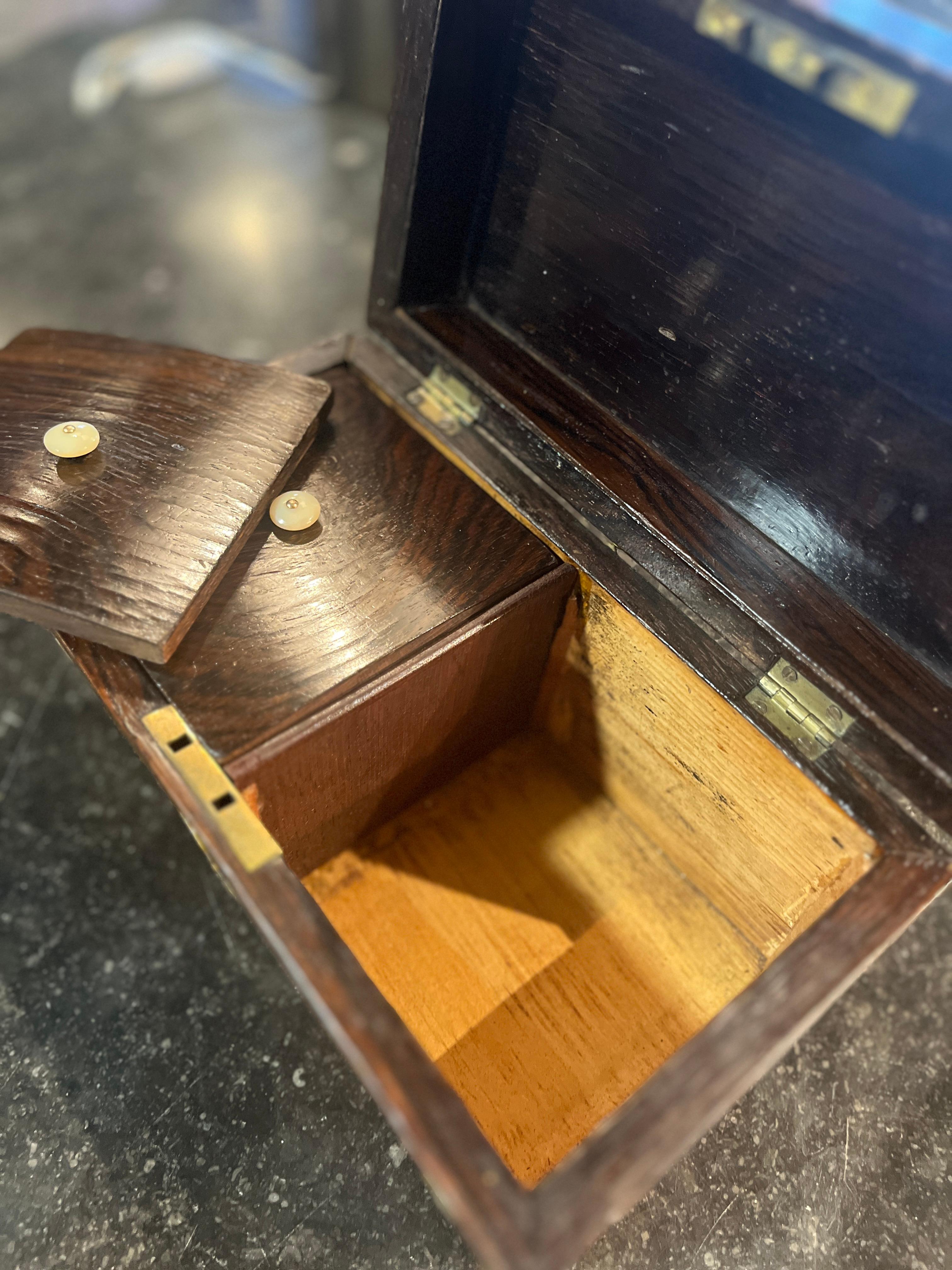19th Century English Regency Rosewood & Mother of Pearl Tea Caddy For Sale 1