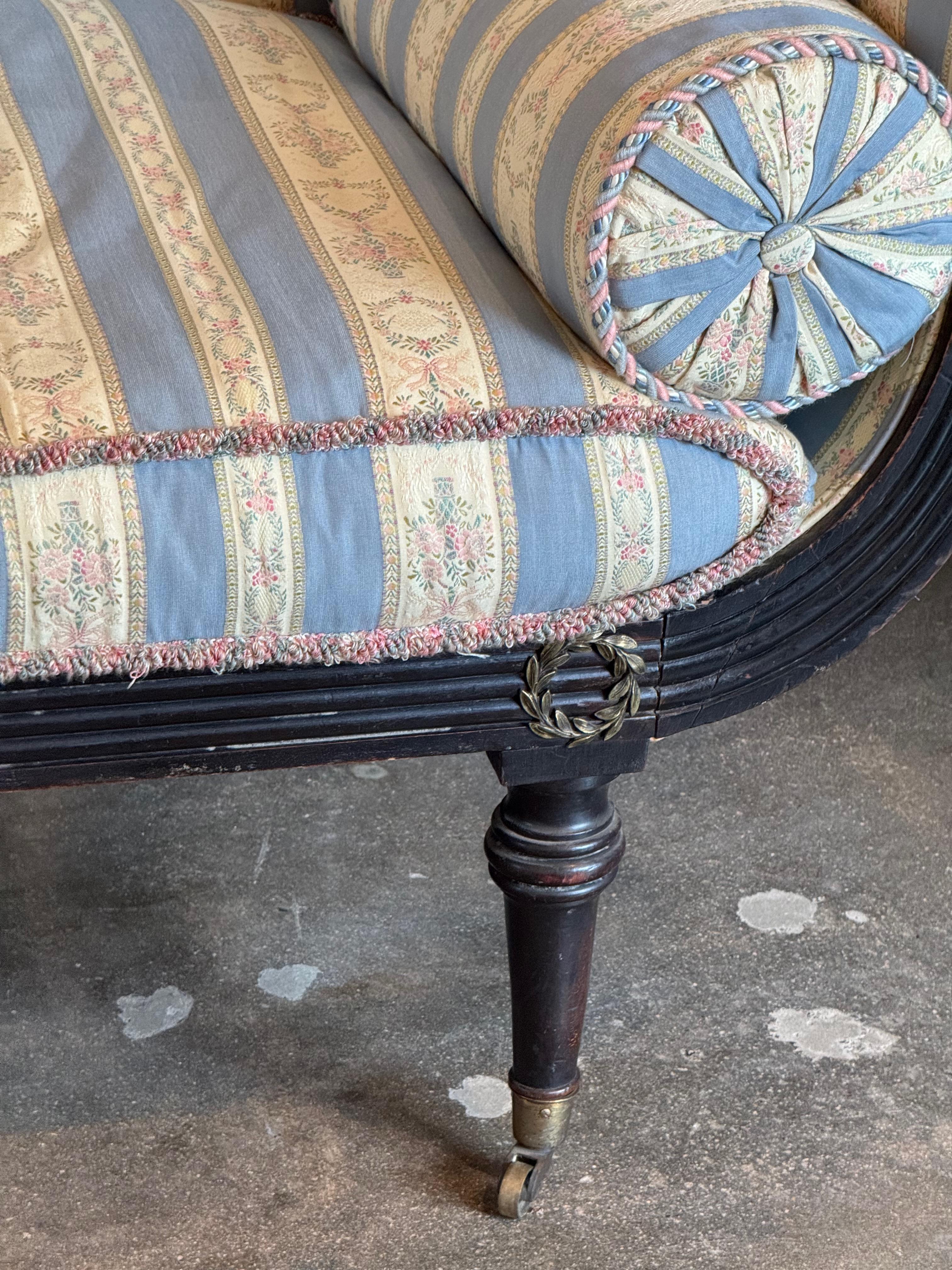 19th Century English Regency Sofa With Striped Upholstery In Good Condition In Charlottesville, VA