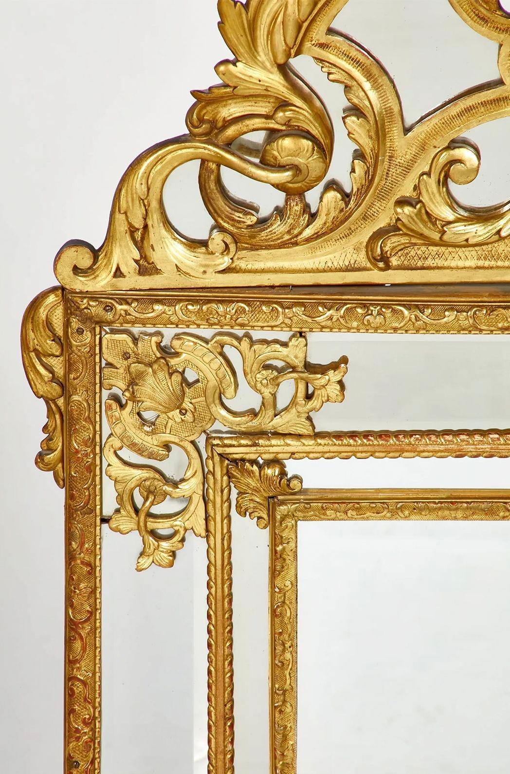 Inglese Specchio in legno dorato intagliato in stile Regency inglese del XIX secolo in vendita