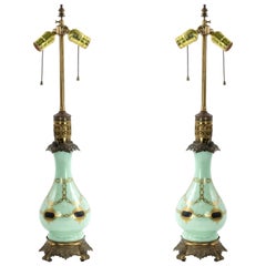 Zwei englische Celadon-Glas-Tischlampen im Regency-Stil